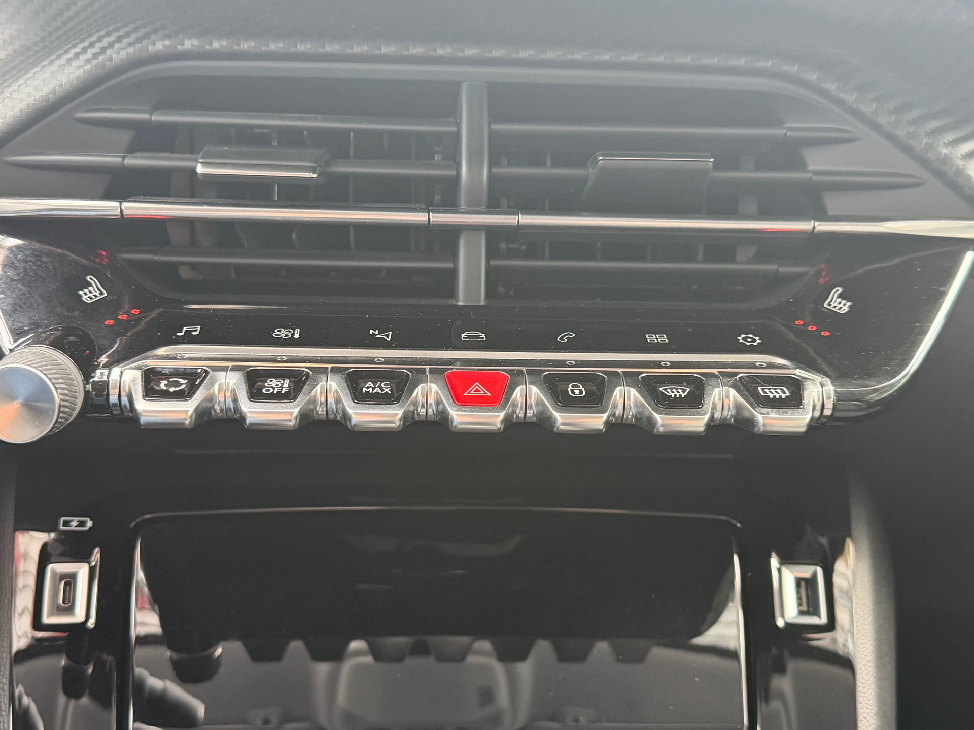PEUGEOT 208 1.2 PureTech Allure EAT8-image-13