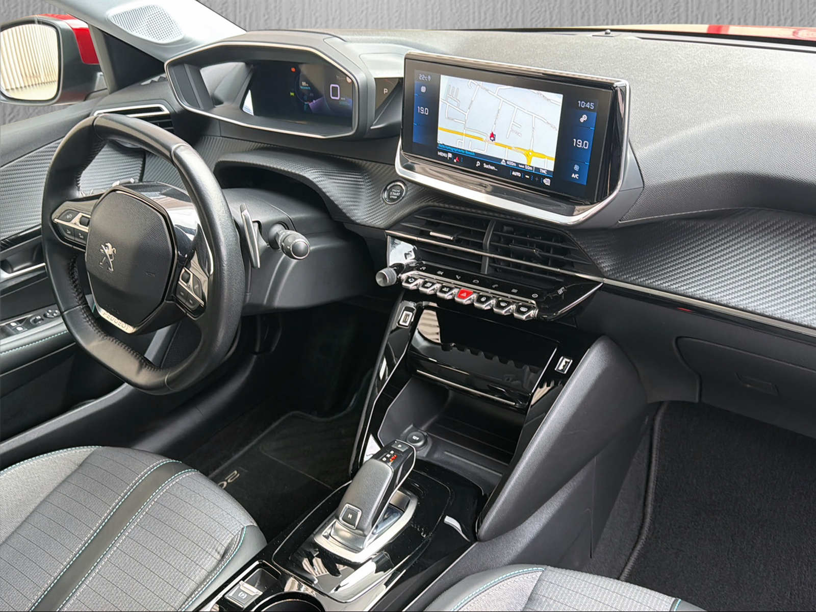 PEUGEOT 208 1.2 PureTech Allure EAT8-image-9