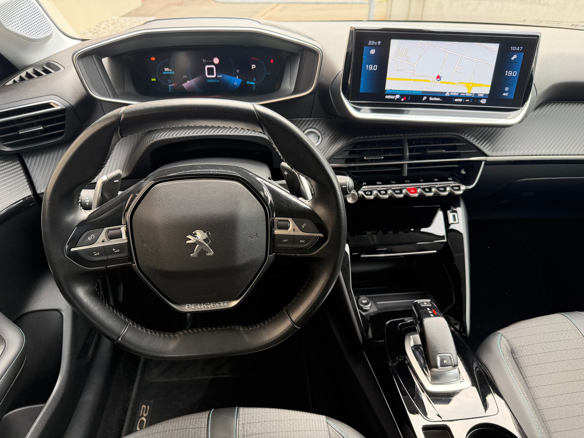 PEUGEOT 208 1.2 PureTech Allure EAT8-image-8