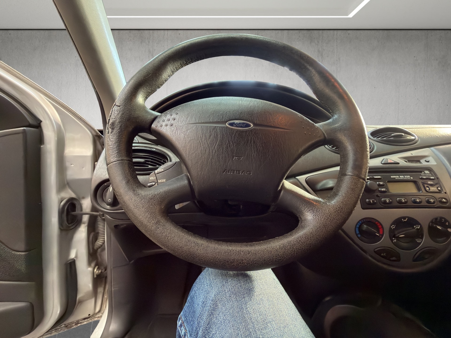 FORD Focus 2.0i 16V Trend-image-9