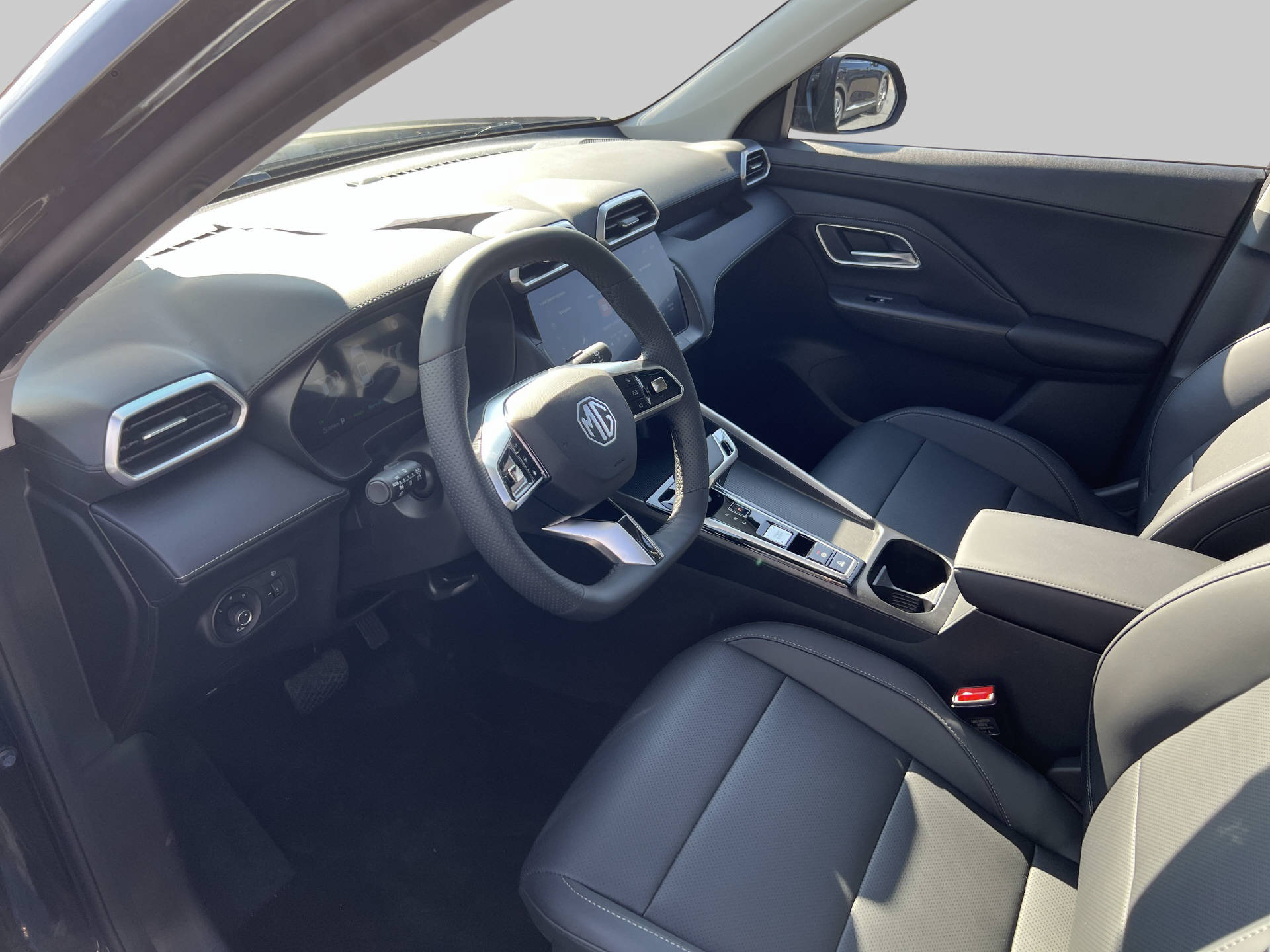 MG ZS 1.5 Hybrid+ Luxury-image-5