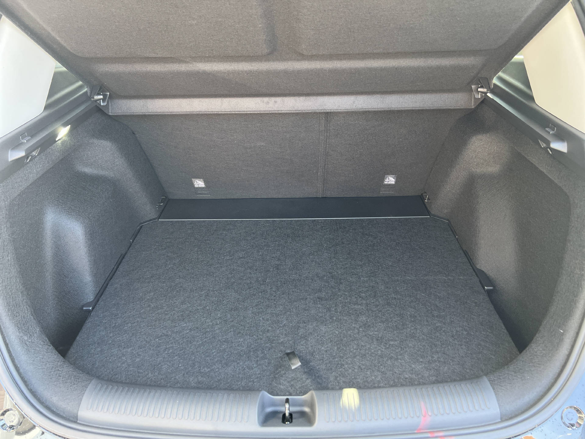 MG ZS 1.5 Hybrid+ Luxury-showroom-element-1