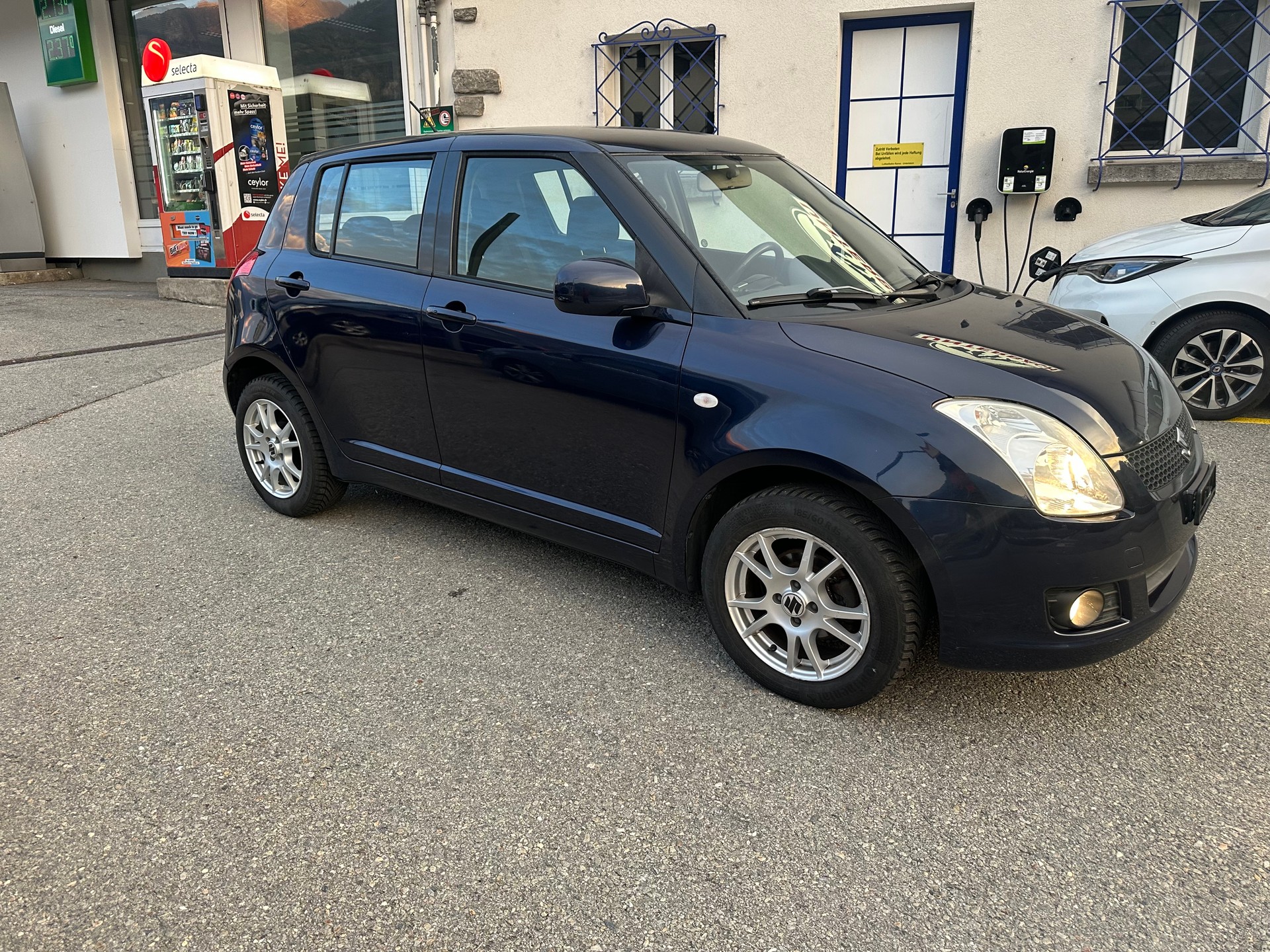 SUZUKI Swift 1.3i 16V GL Top Piz Sulai LE 4x4-image-4