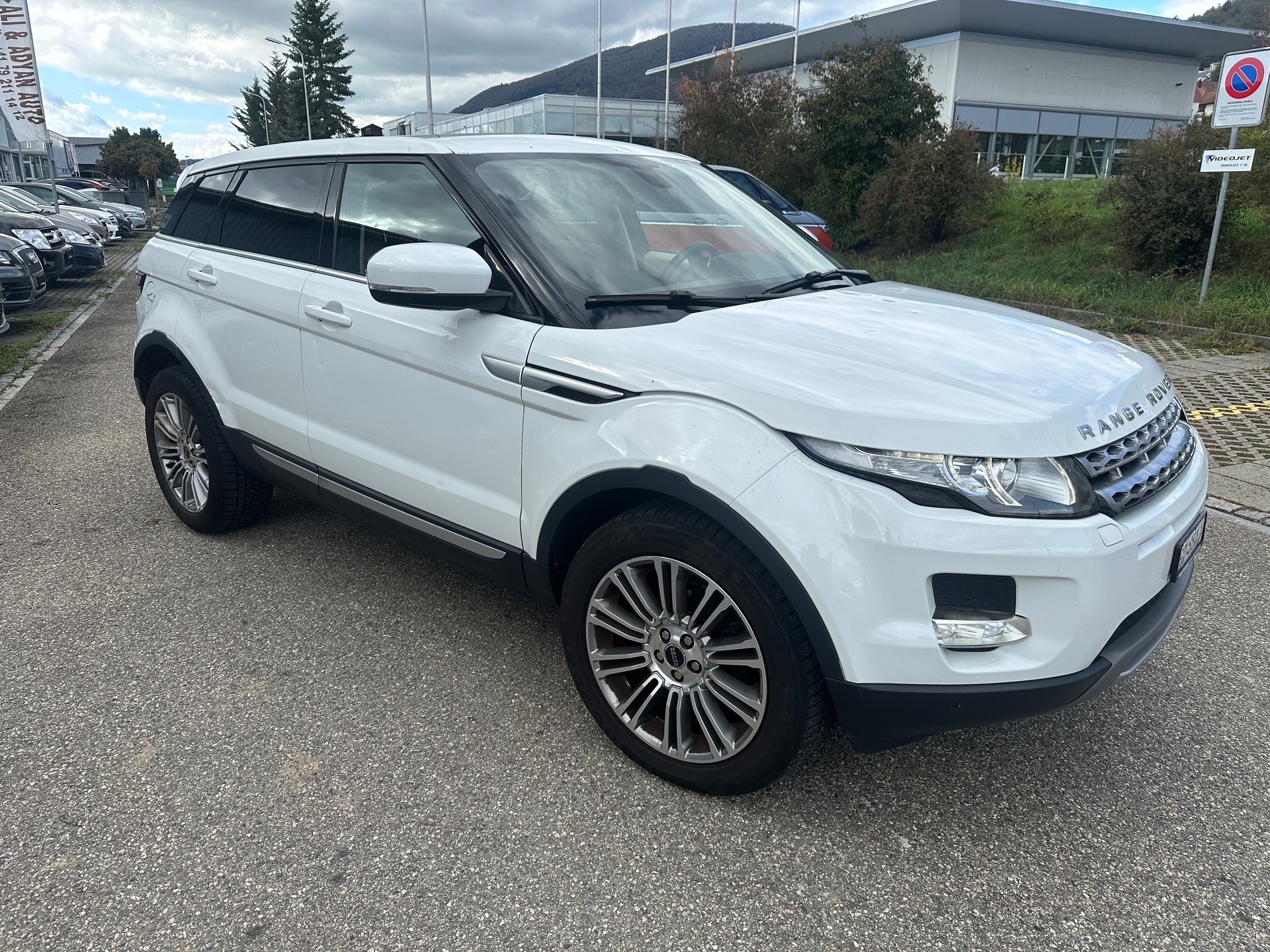 LAND ROVER Range Rover Evoque 2.2 SD4 Prestige AT6-image-1