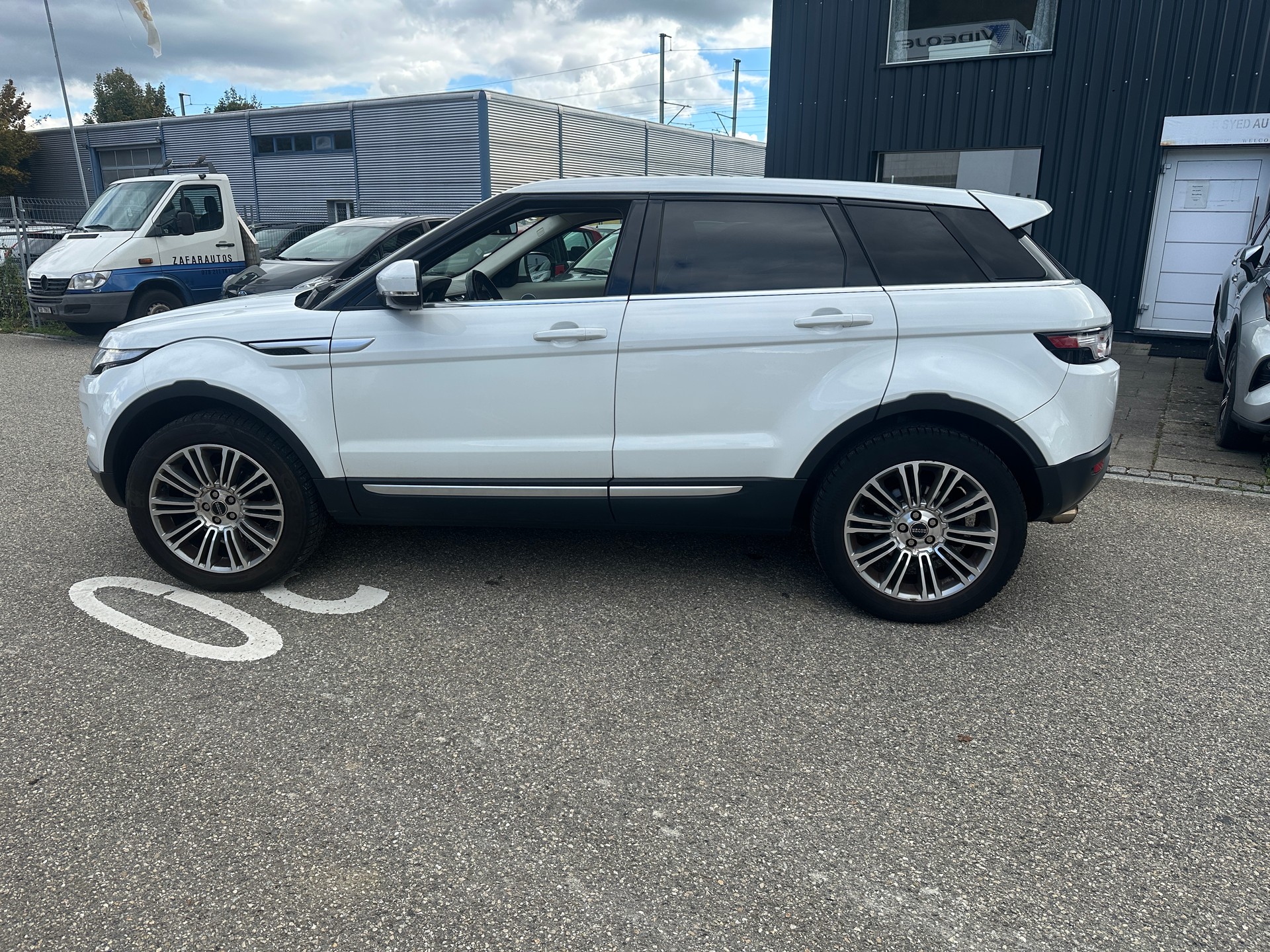 LAND ROVER Range Rover Evoque 2.2 SD4 Prestige AT6-image-4