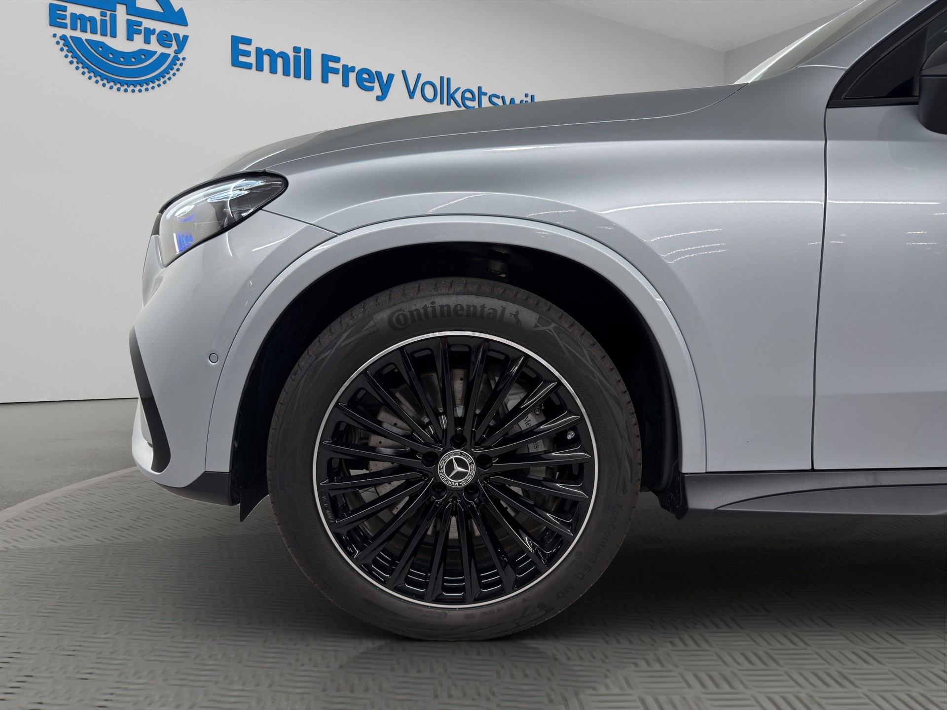 MERCEDES-BENZ GLC-Klasse GLC 220 d AMG Line 4matic-image-3