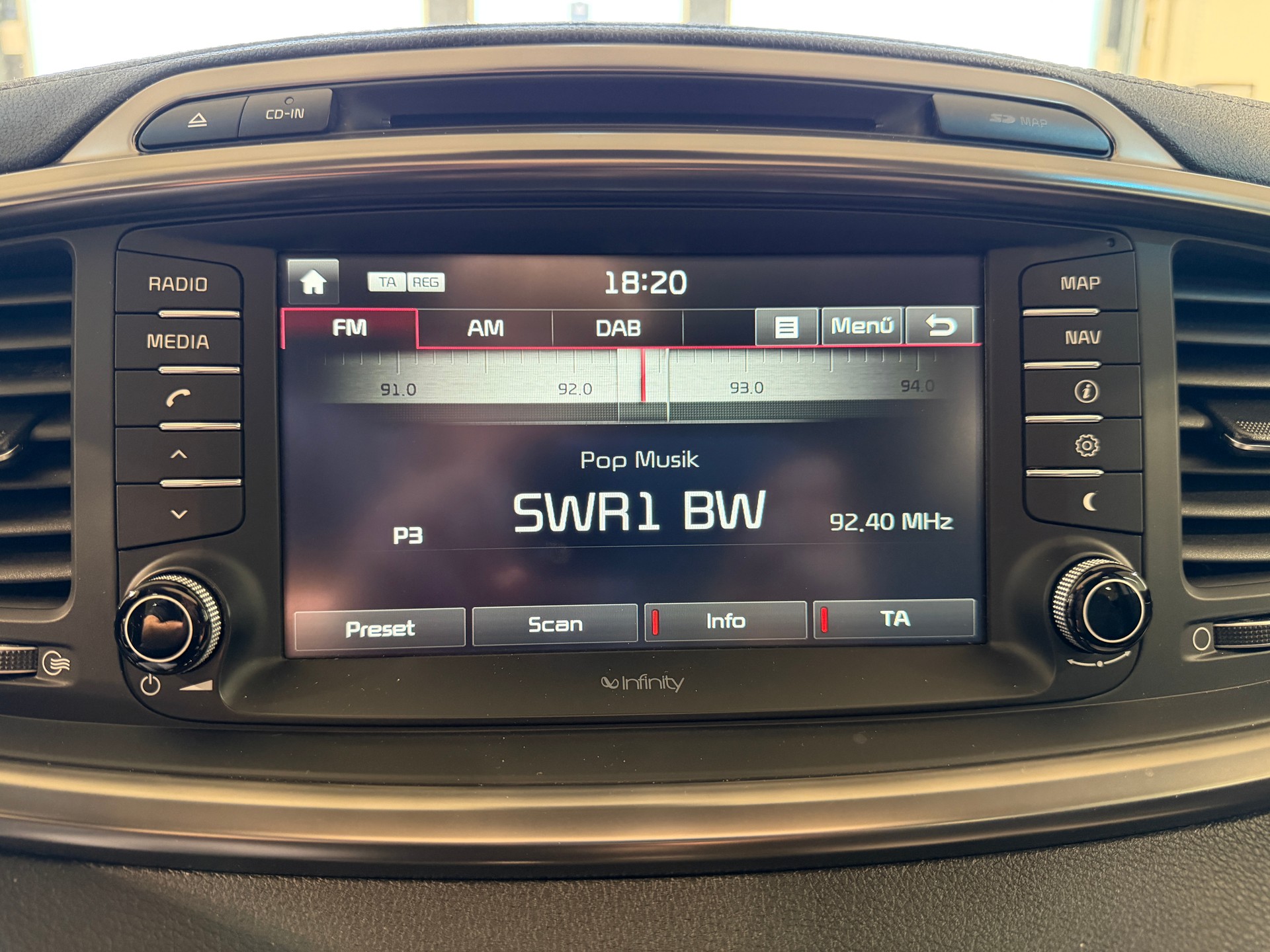 KIA Sorento 2.2 CRDI Style 7P. Automatic-image-23