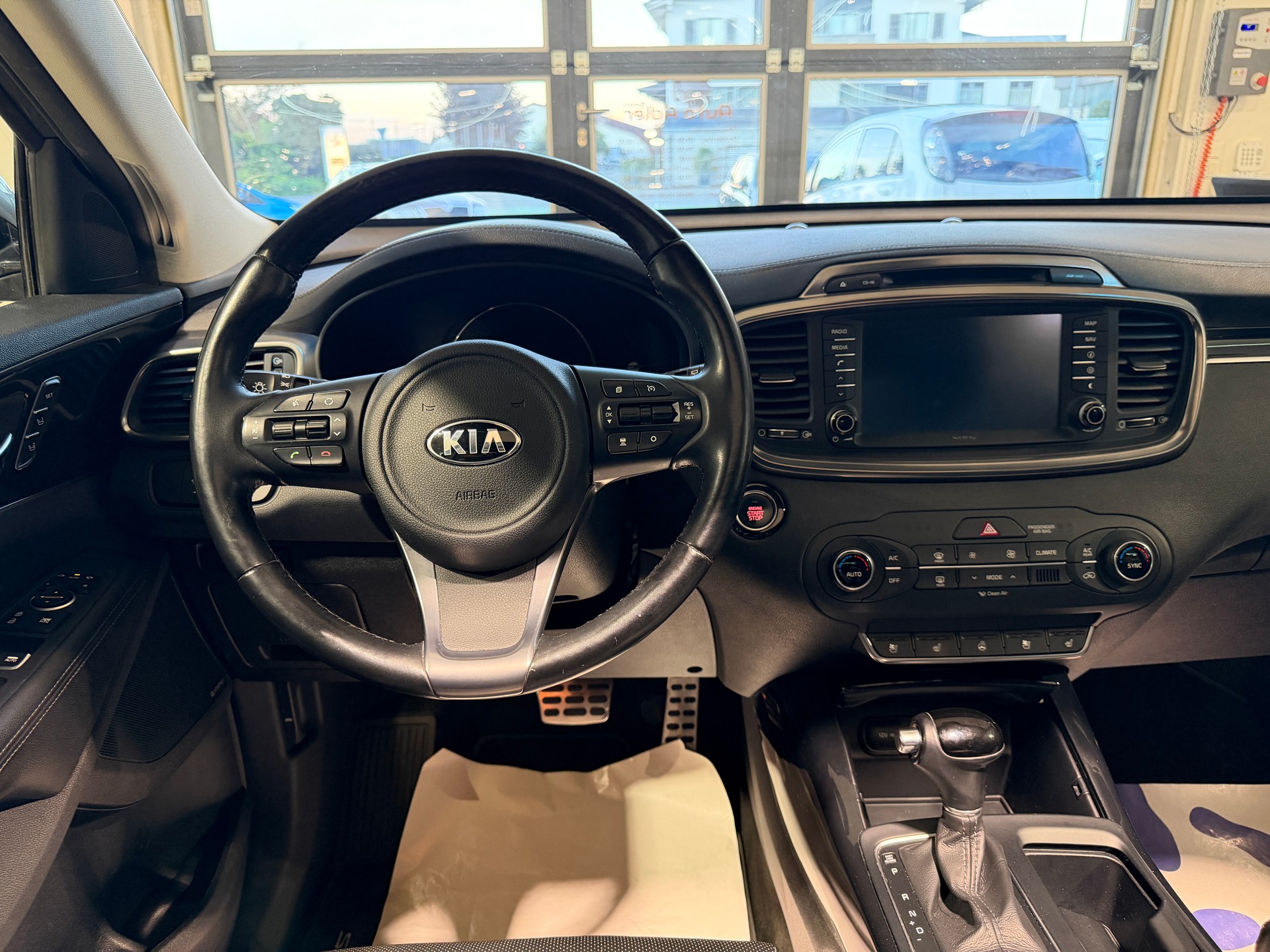 KIA Sorento 2.2 CRDI Style 7P. Automatic-image-18