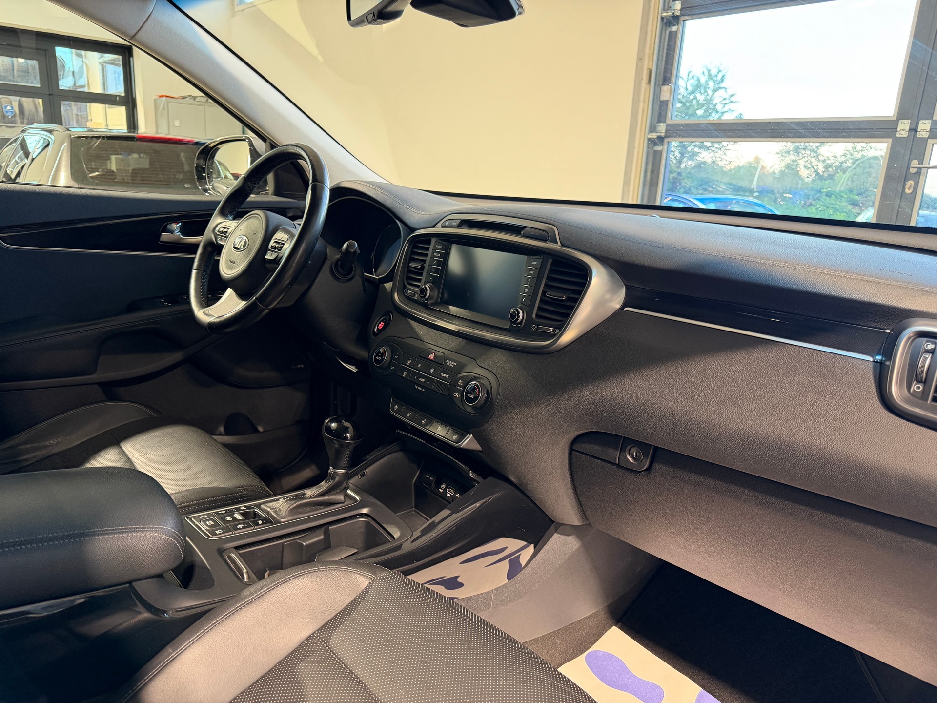 KIA Sorento 2.2 CRDI Style 7P. Automatic-image-10
