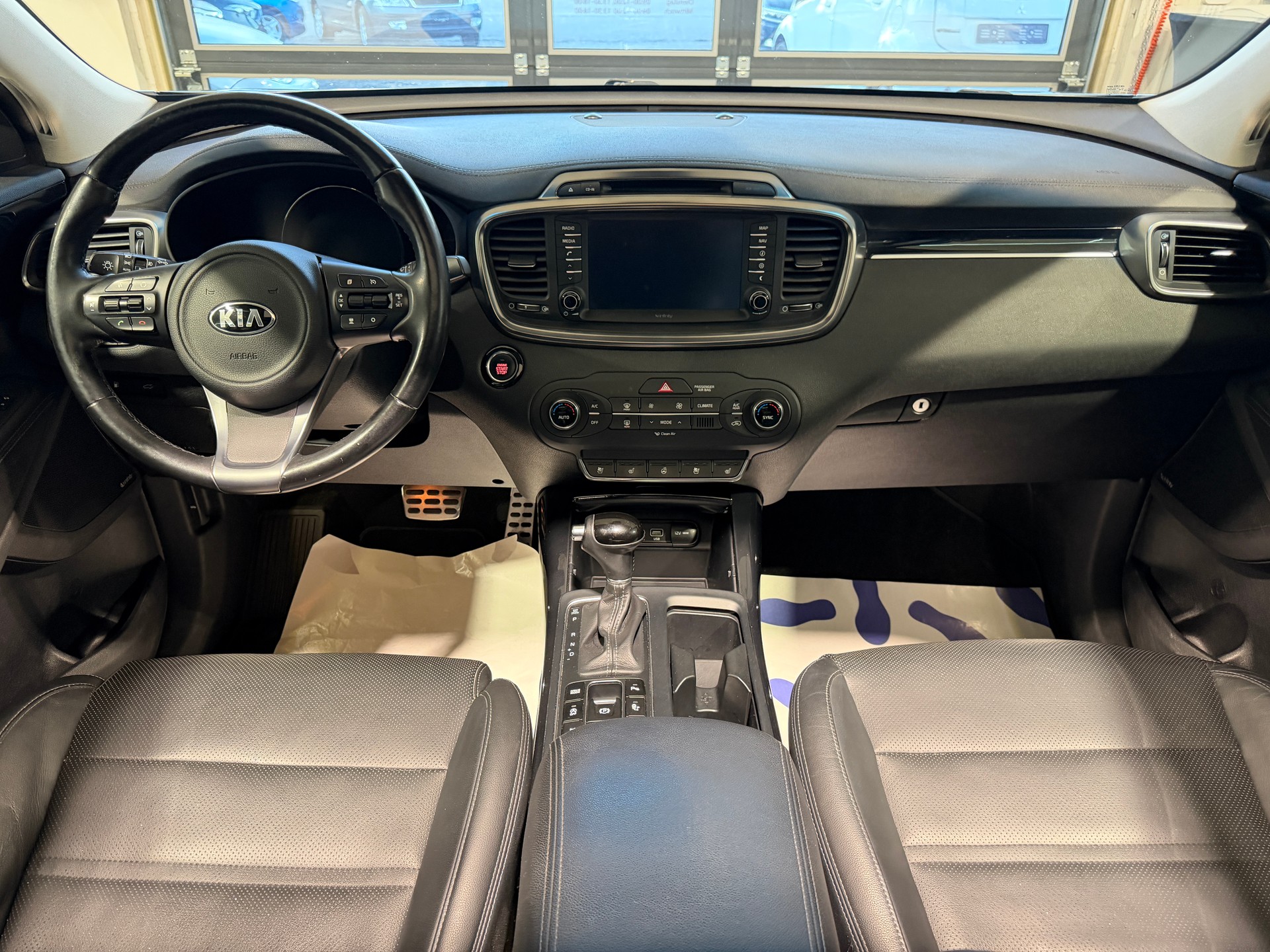 KIA Sorento 2.2 CRDI Style 7P. Automatic-image-17