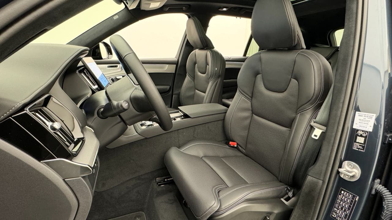 VOLVO XC90 T8 AWD PluginHybrid Black Edition Geartronic-image-4
