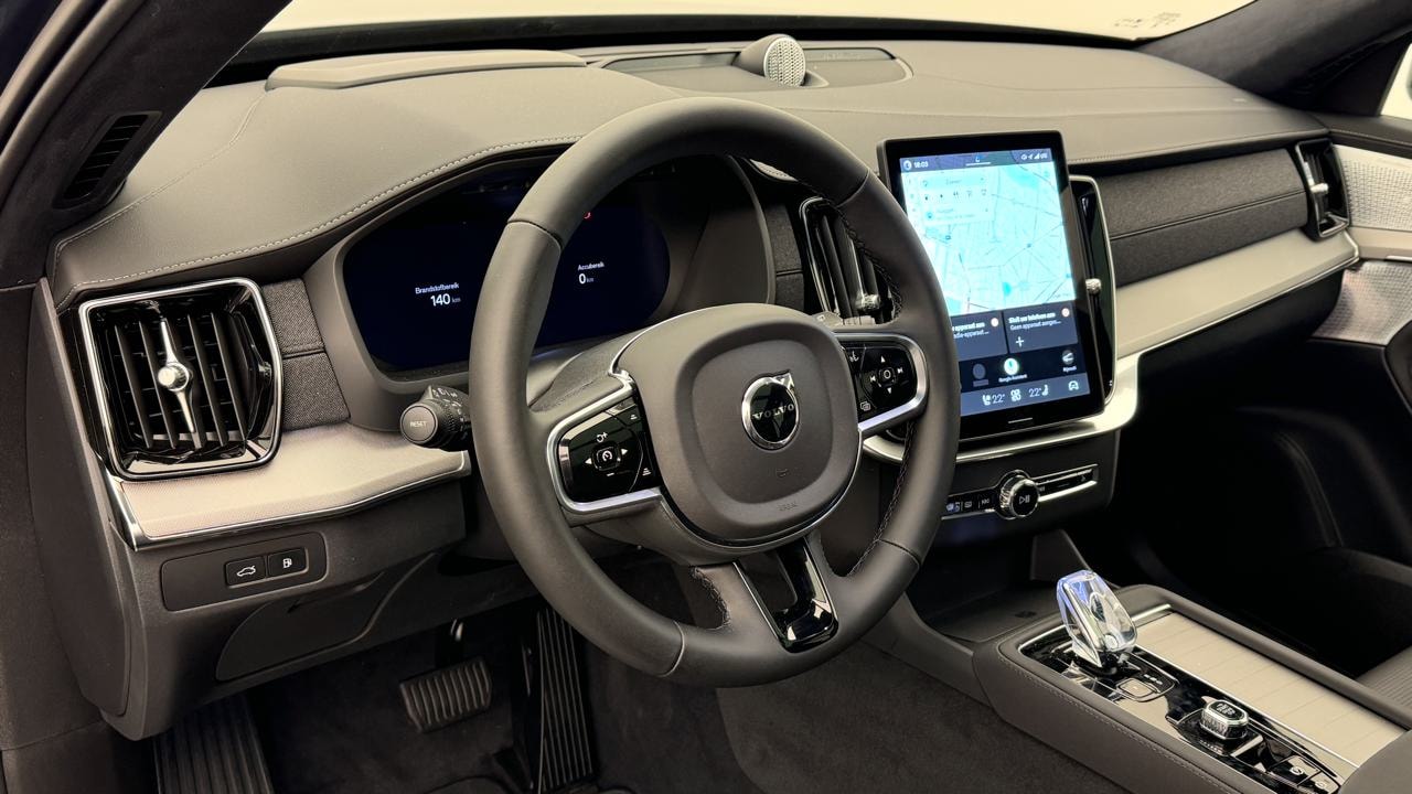 VOLVO XC90 T8 AWD PluginHybrid Black Edition Geartronic-image-6