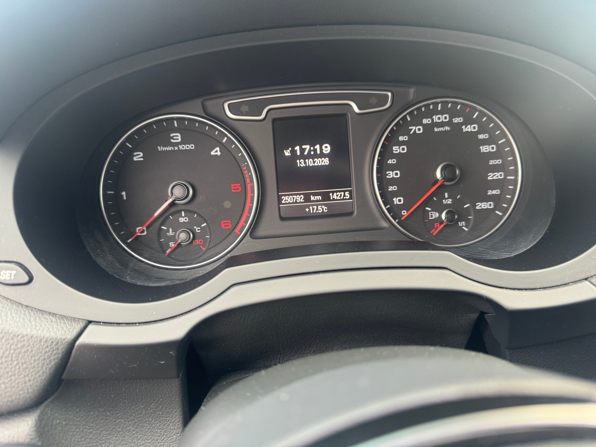 AUDI Q3 2.0 TDI quattro S-tronic sline-image-11