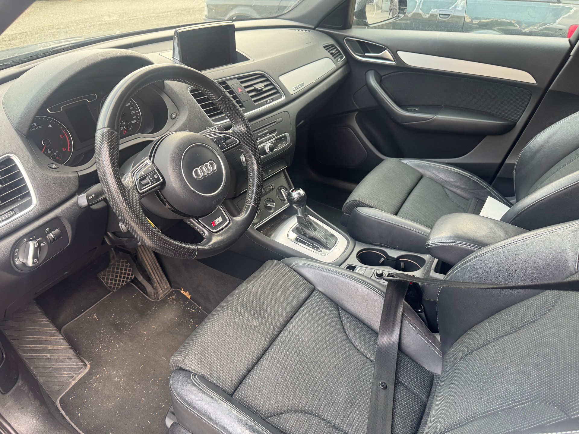 AUDI Q3 2.0 TDI quattro S-tronic sline-image-10