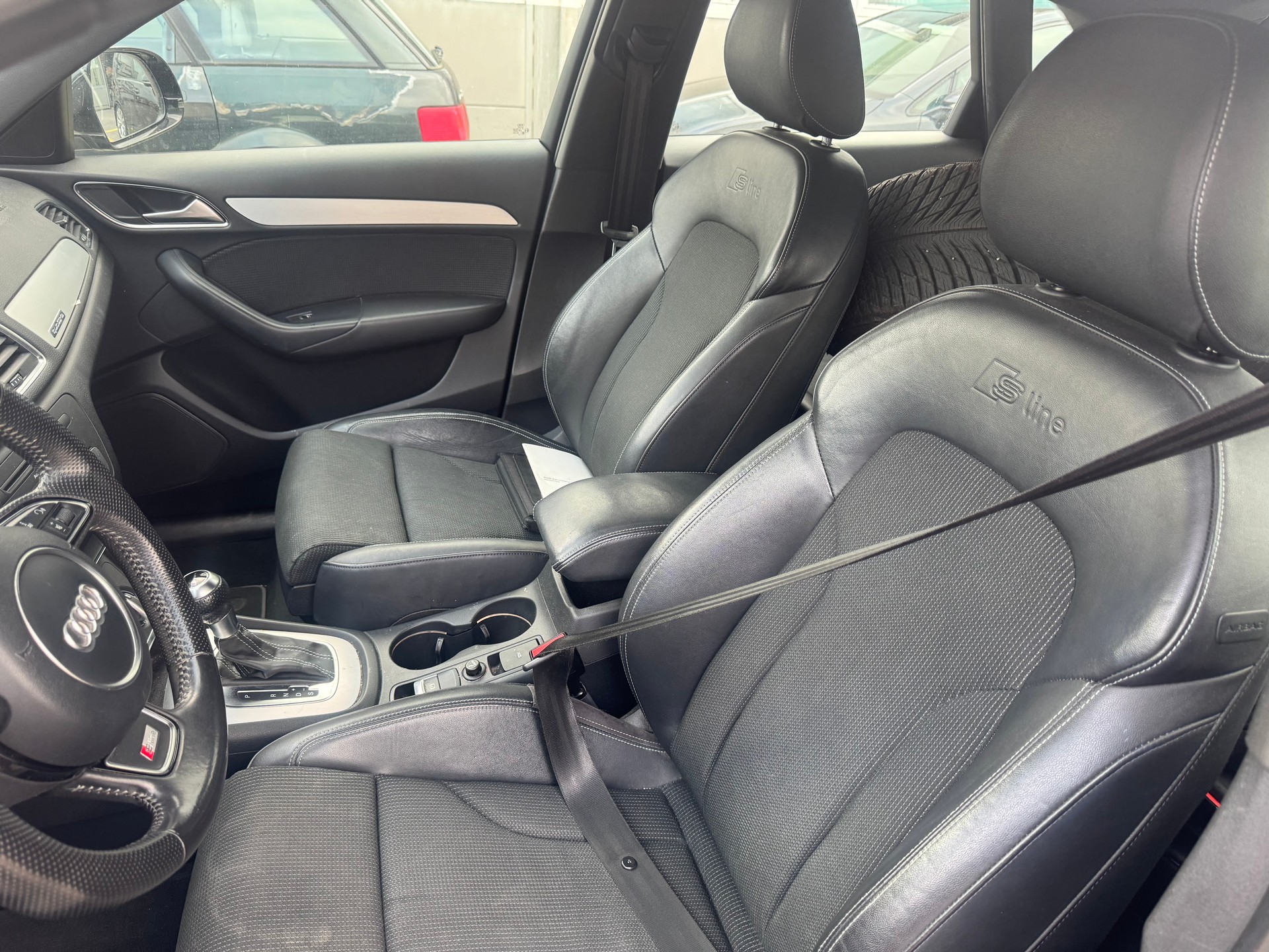 AUDI Q3 2.0 TDI quattro S-tronic sline-image-9