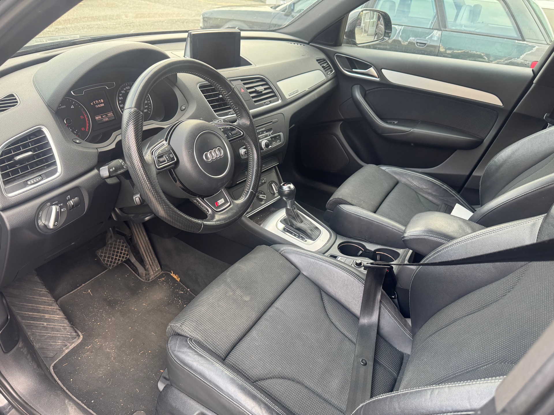 AUDI Q3 2.0 TDI quattro S-tronic sline-image-8