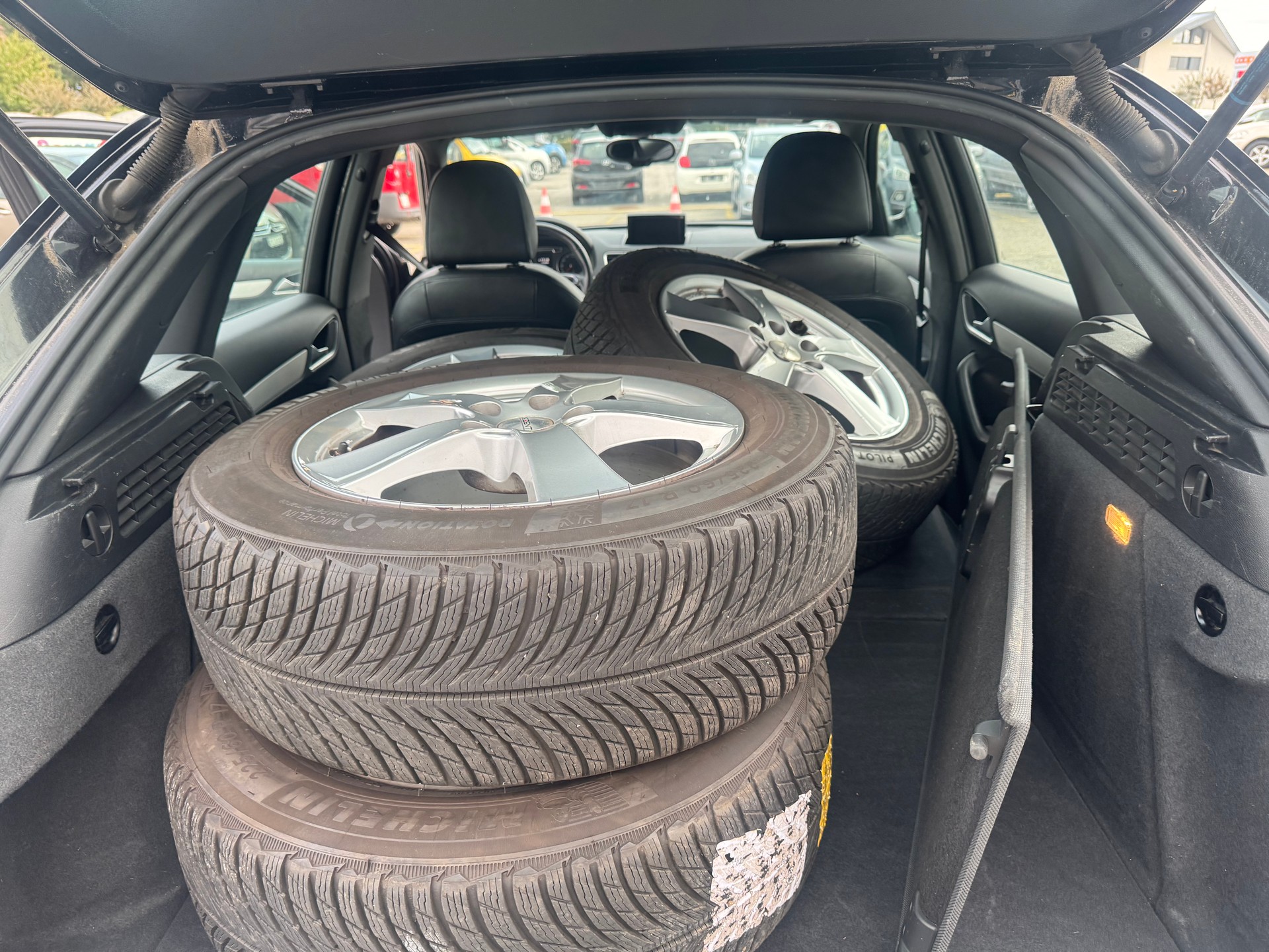 AUDI Q3 2.0 TDI quattro S-tronic sline-image-12