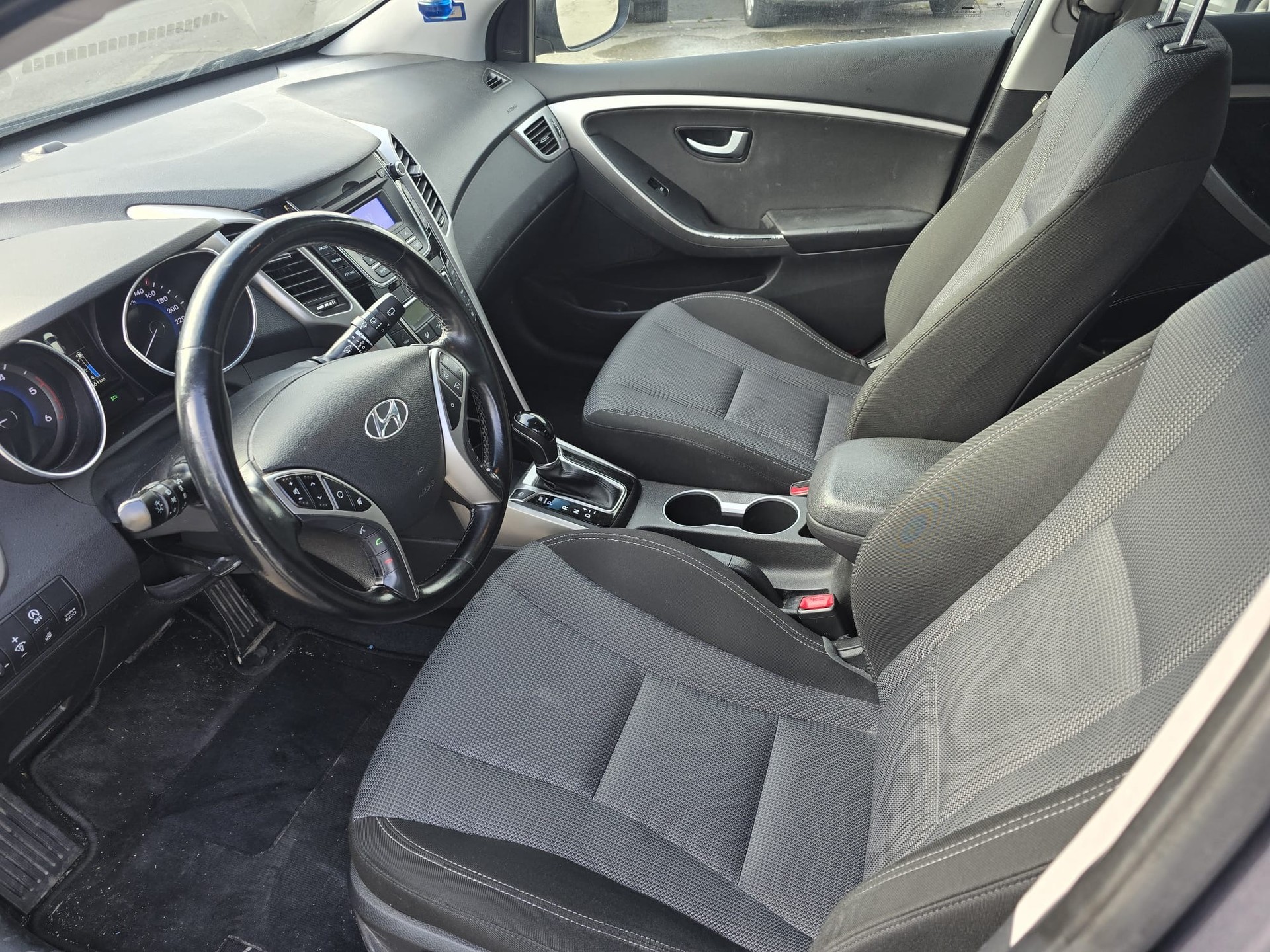 HYUNDAI i30 1.6 CRDi Vertex Automatic DCT-image-12