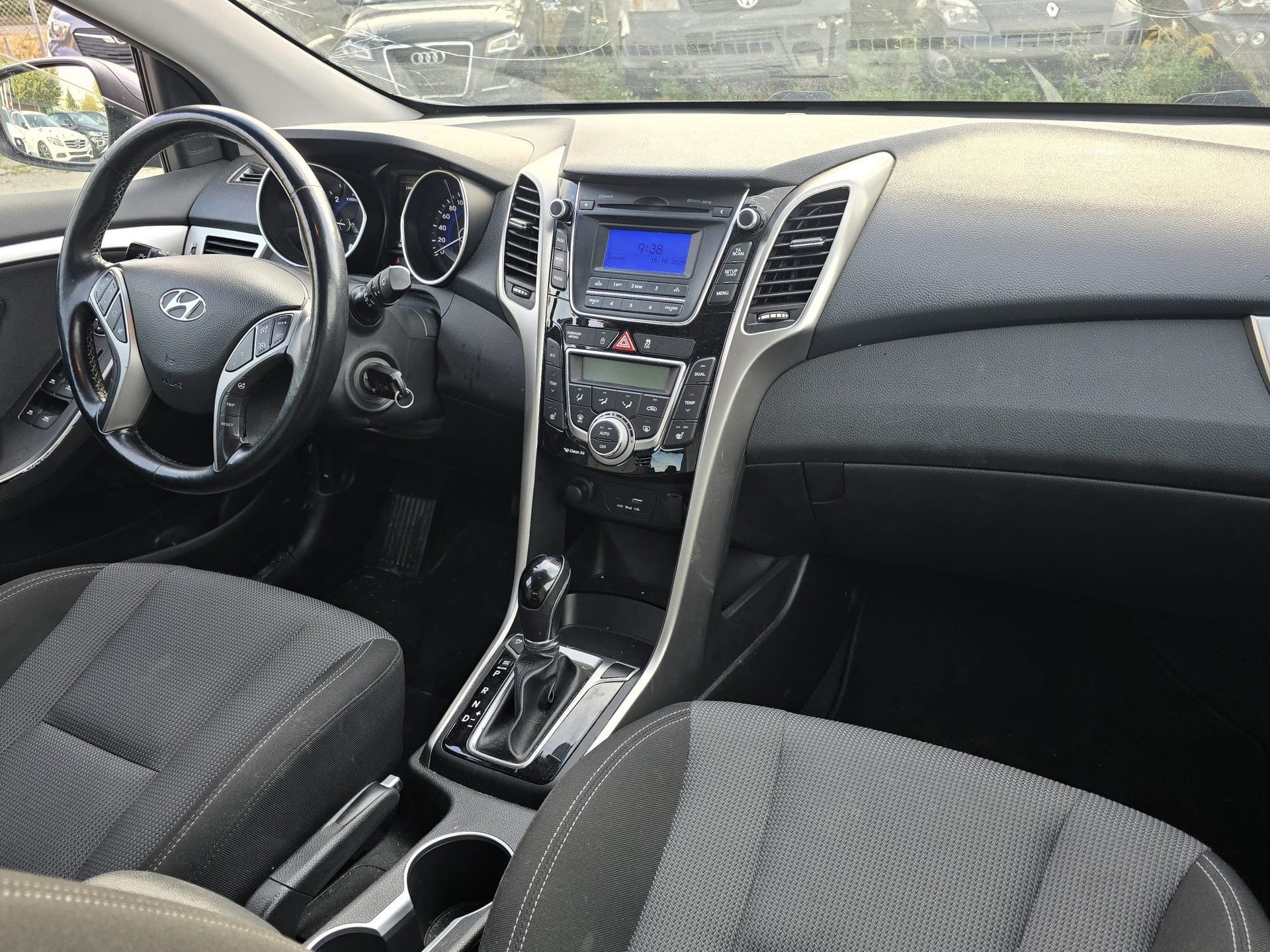 HYUNDAI i30 1.6 CRDi Vertex Automatic DCT-image-13