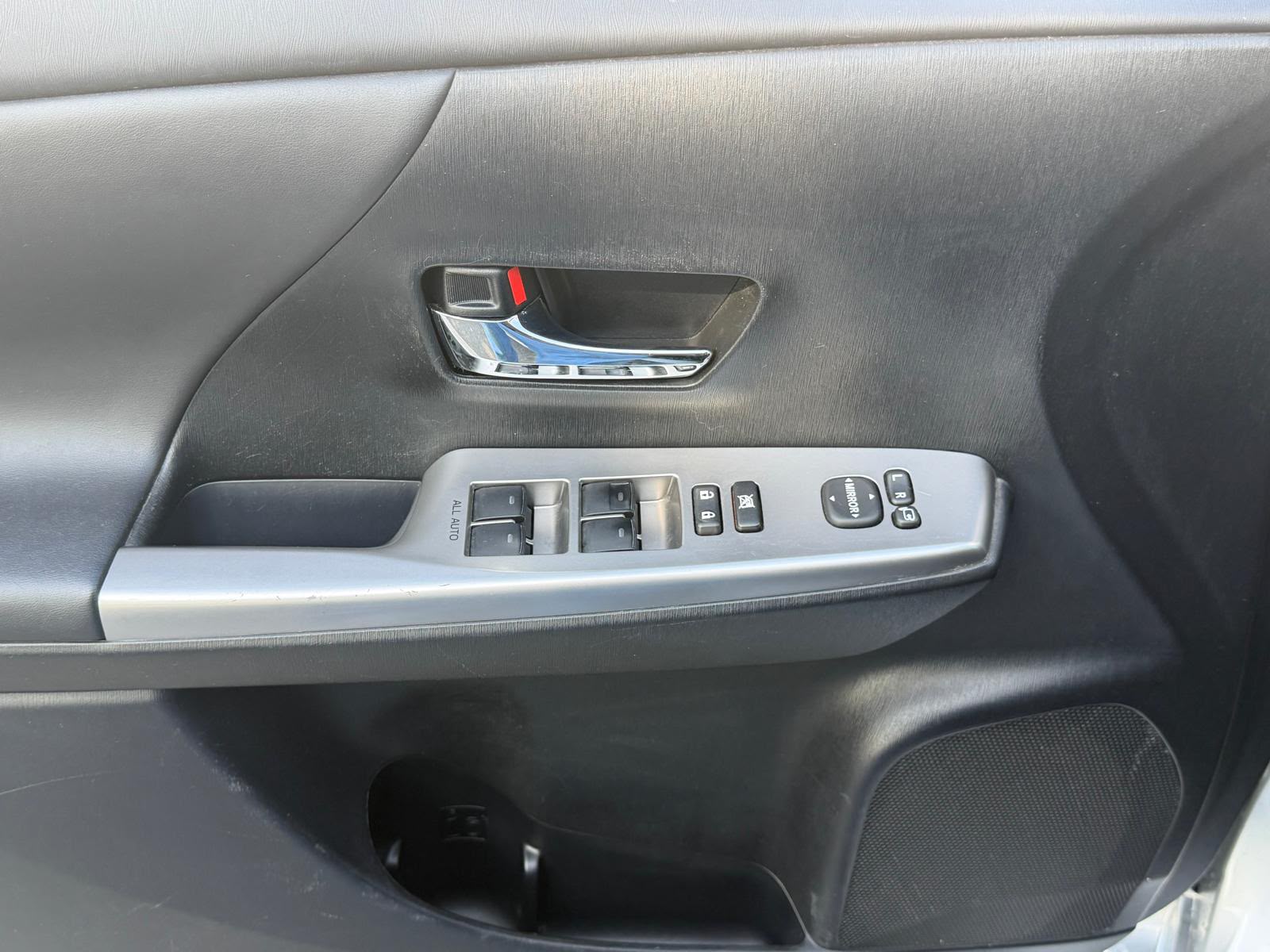 TOYOTA Prius+ 1.8 VVT-i HSD Premium-image-16