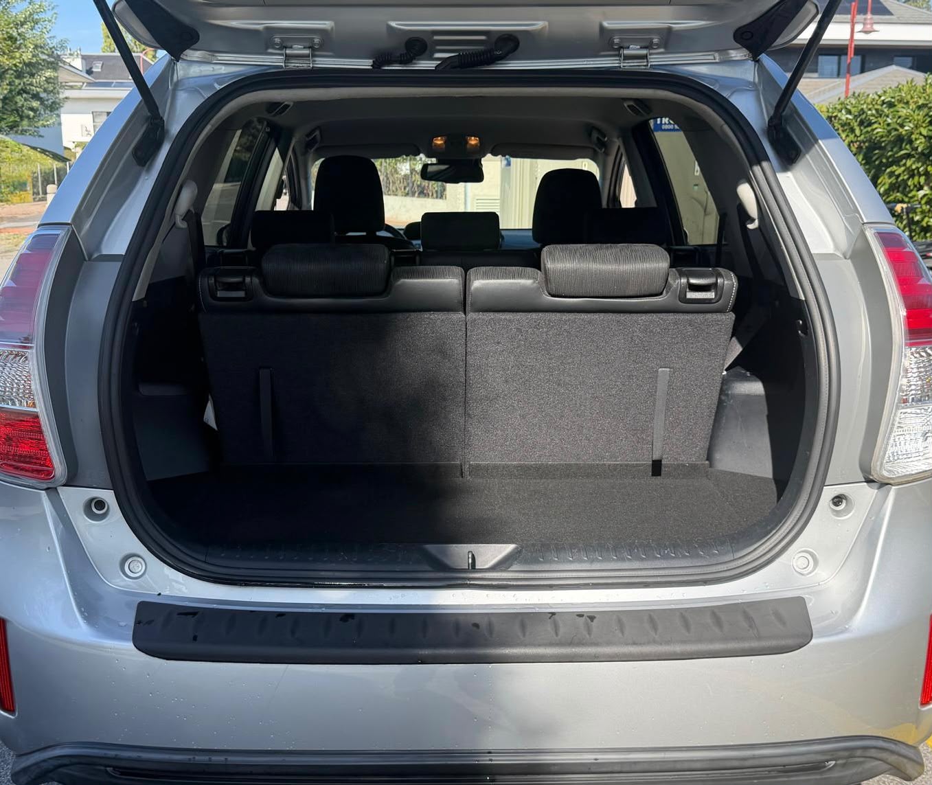 TOYOTA Prius+ 1.8 VVT-i HSD Premium-image-30