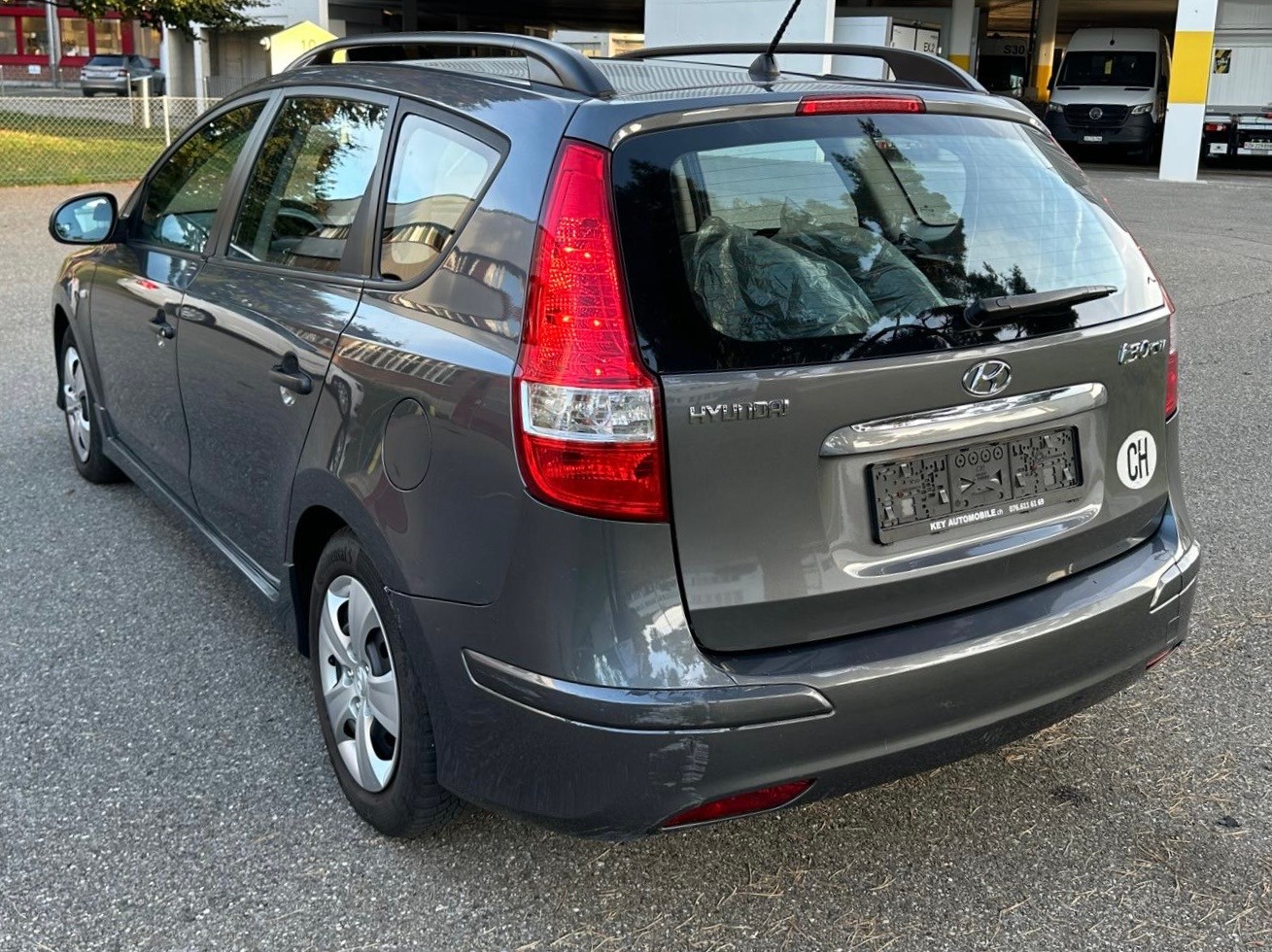 HYUNDAI i30 Wagon 1.6 Style Automatic-image-3