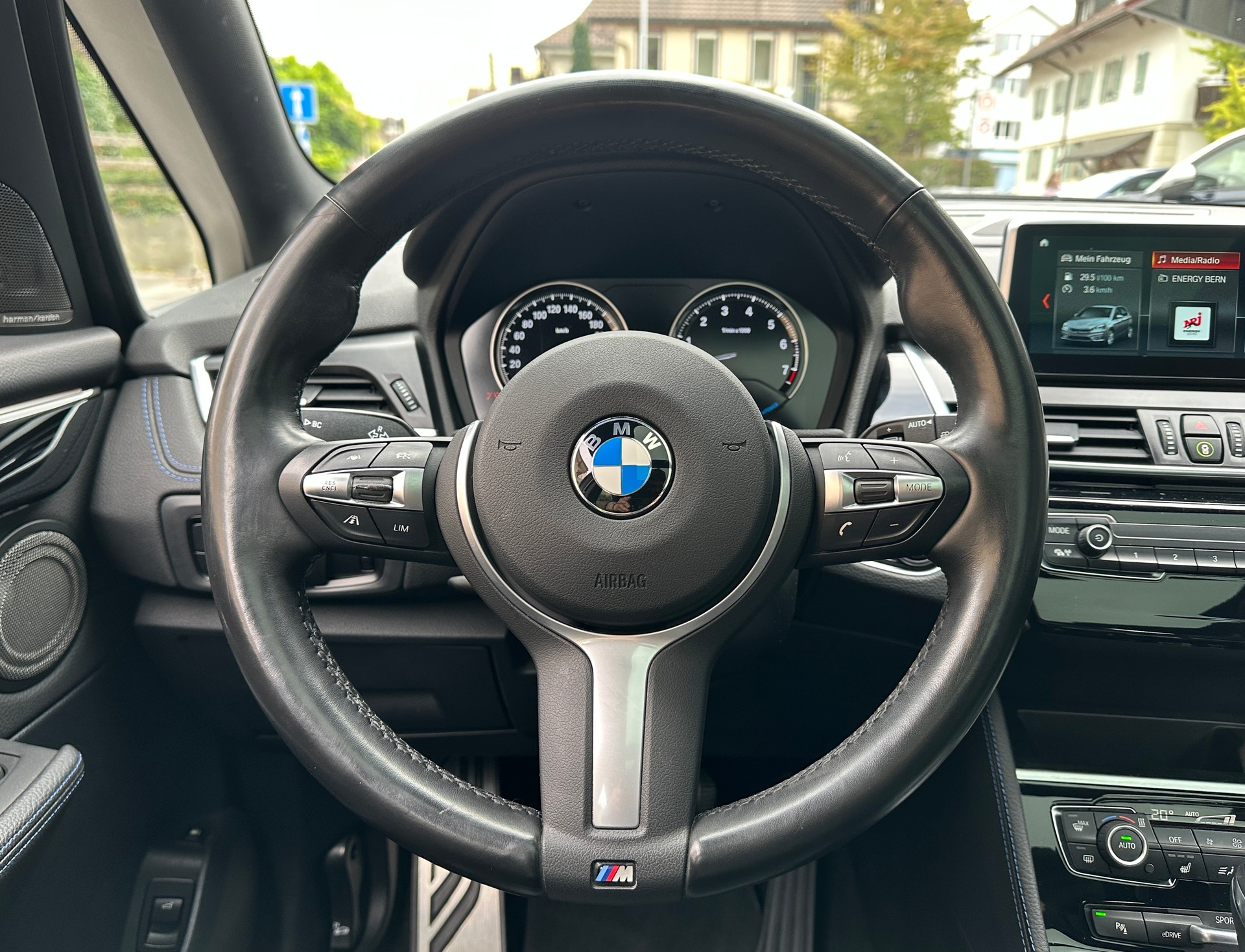 BMW 225xe iPerformance Active Tourer Steptronic M Sport-image-5