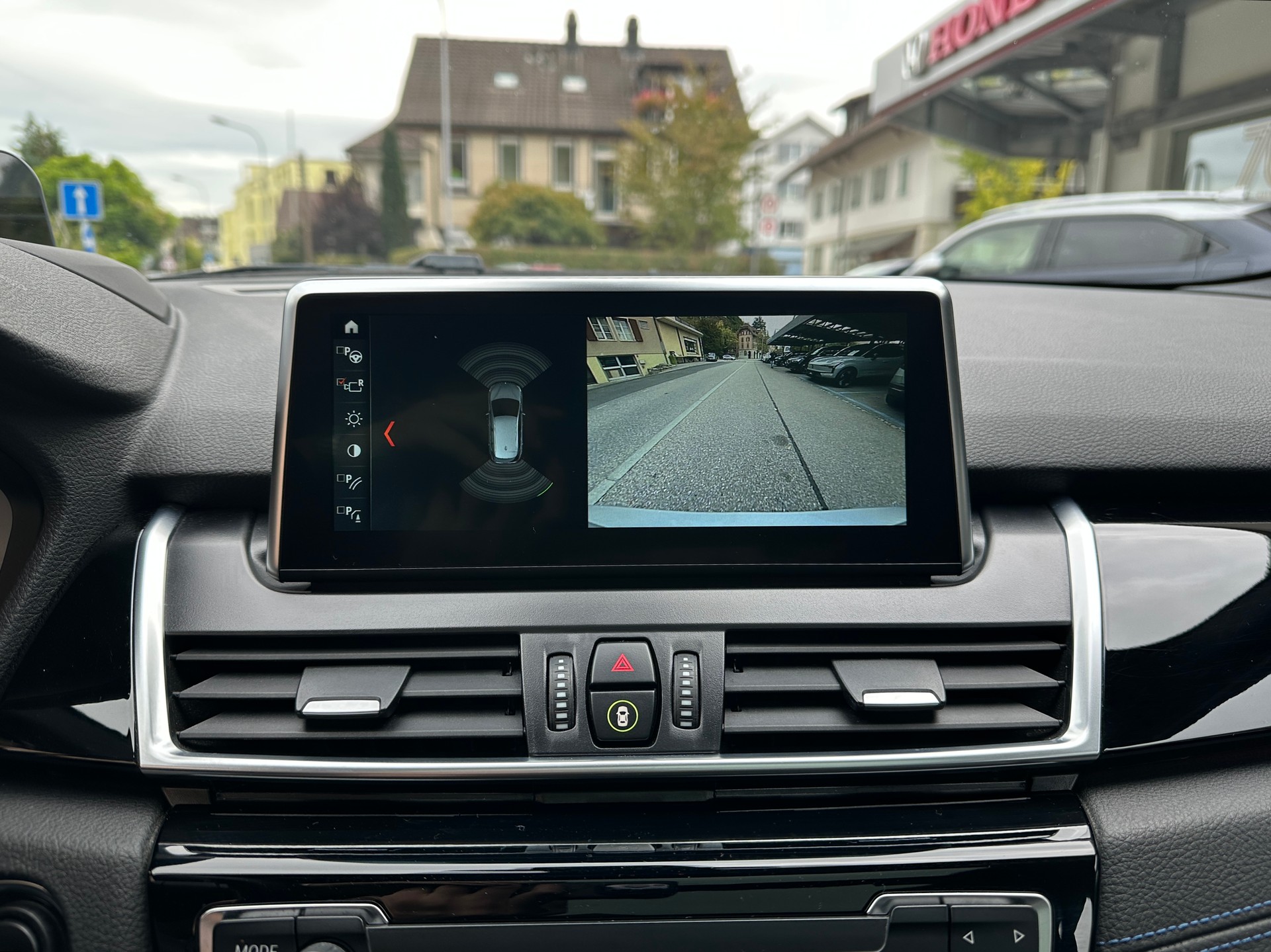 BMW 225xe iPerformance Active Tourer Steptronic M Sport-image-7