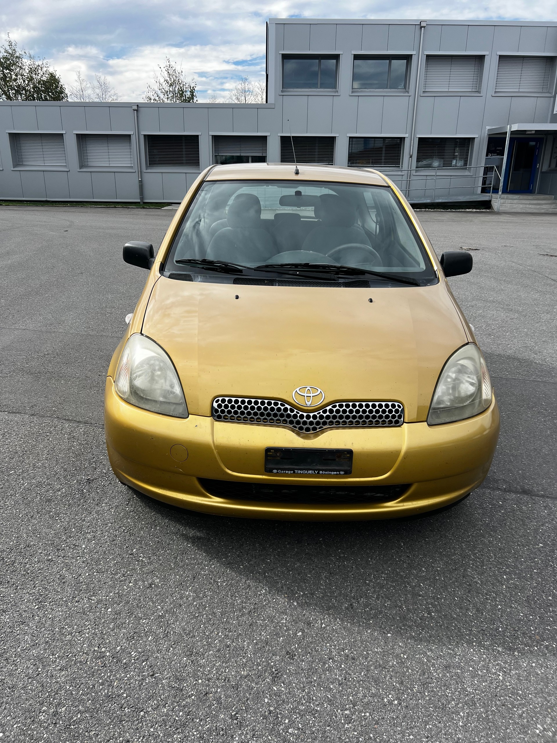 TOYOTA Yaris 1.0 Linea Sol