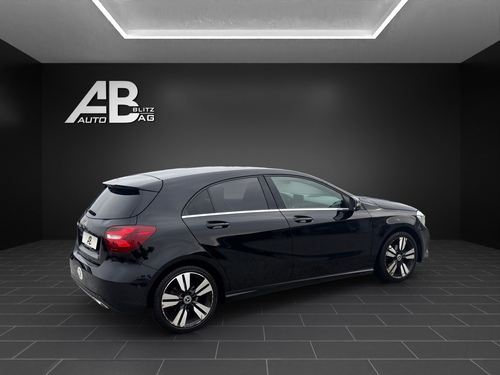 MERCEDES-BENZ A 180 CDI Urban 7G-DCT-image-4
