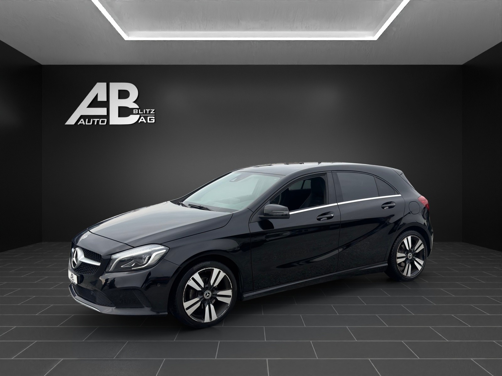 MERCEDES-BENZ A 180 CDI Urban 7G-DCT-image-1