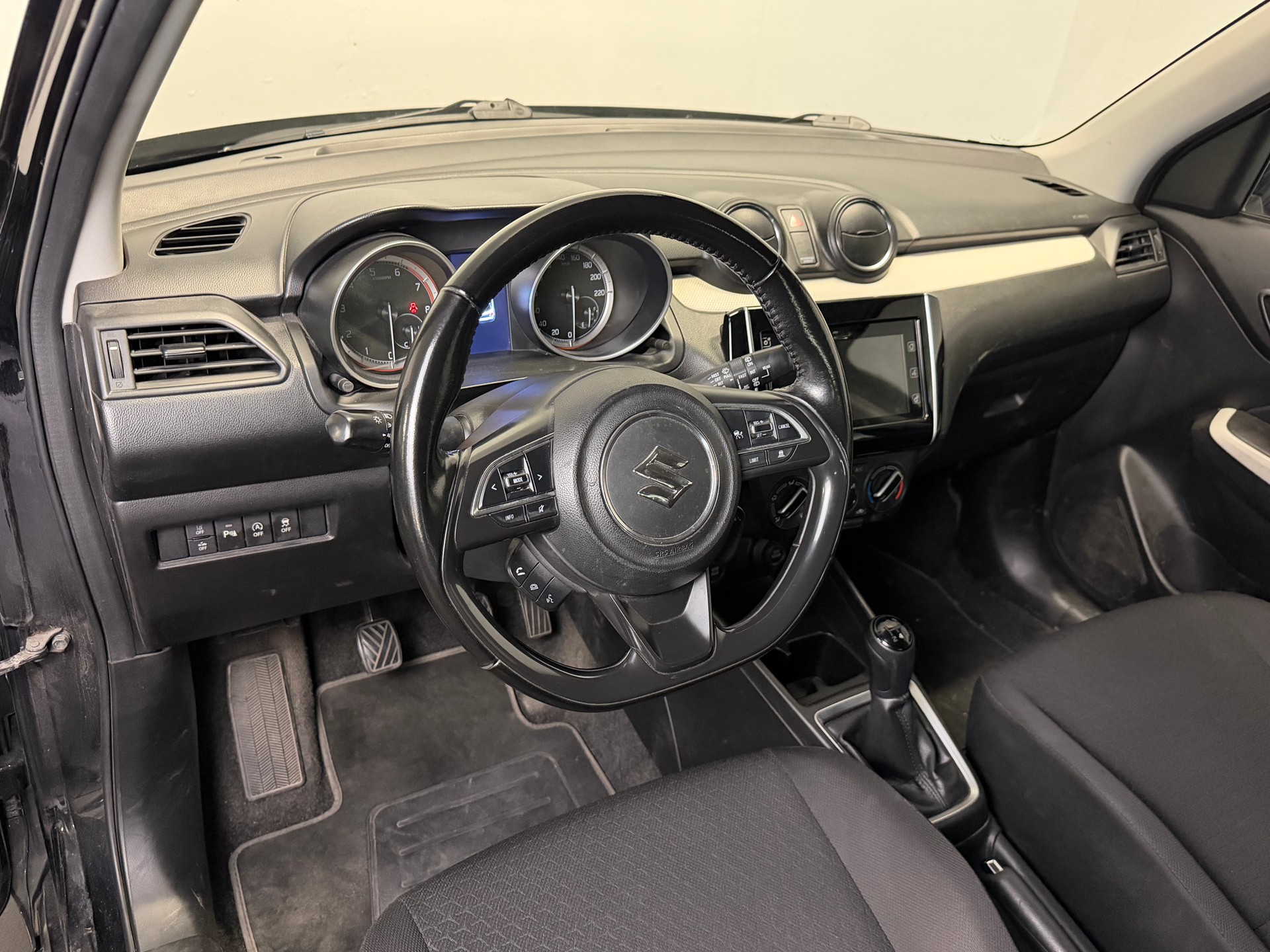 SUZUKI Swift 1.2 Compact Top 4x4 Hybrid-image-6