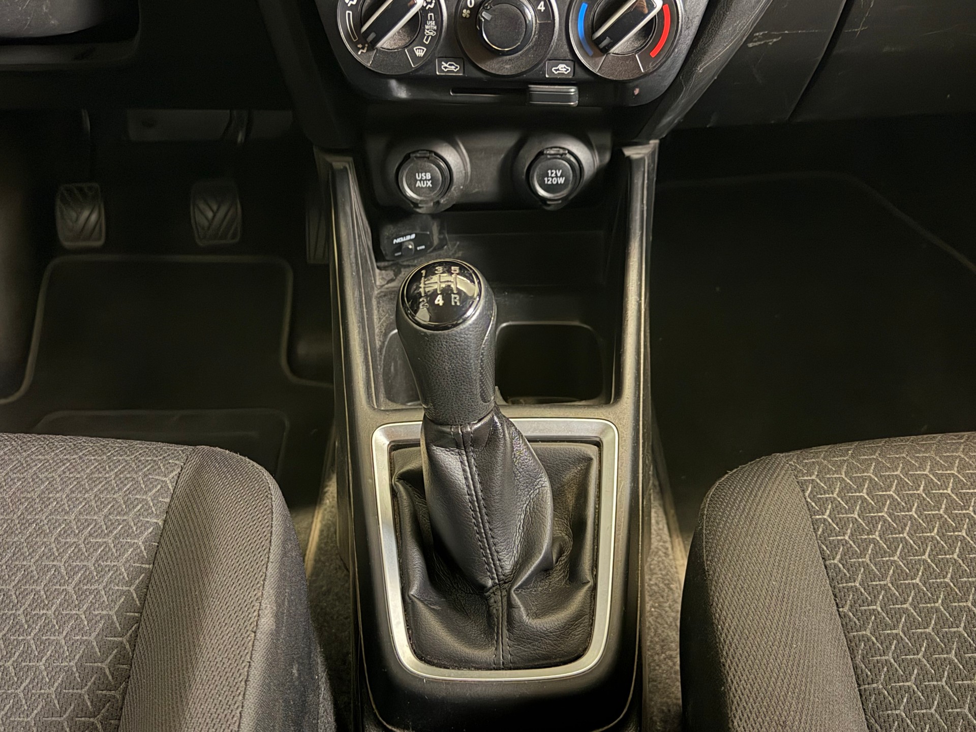 SUZUKI Swift 1.2 Compact Top 4x4 Hybrid-image-15