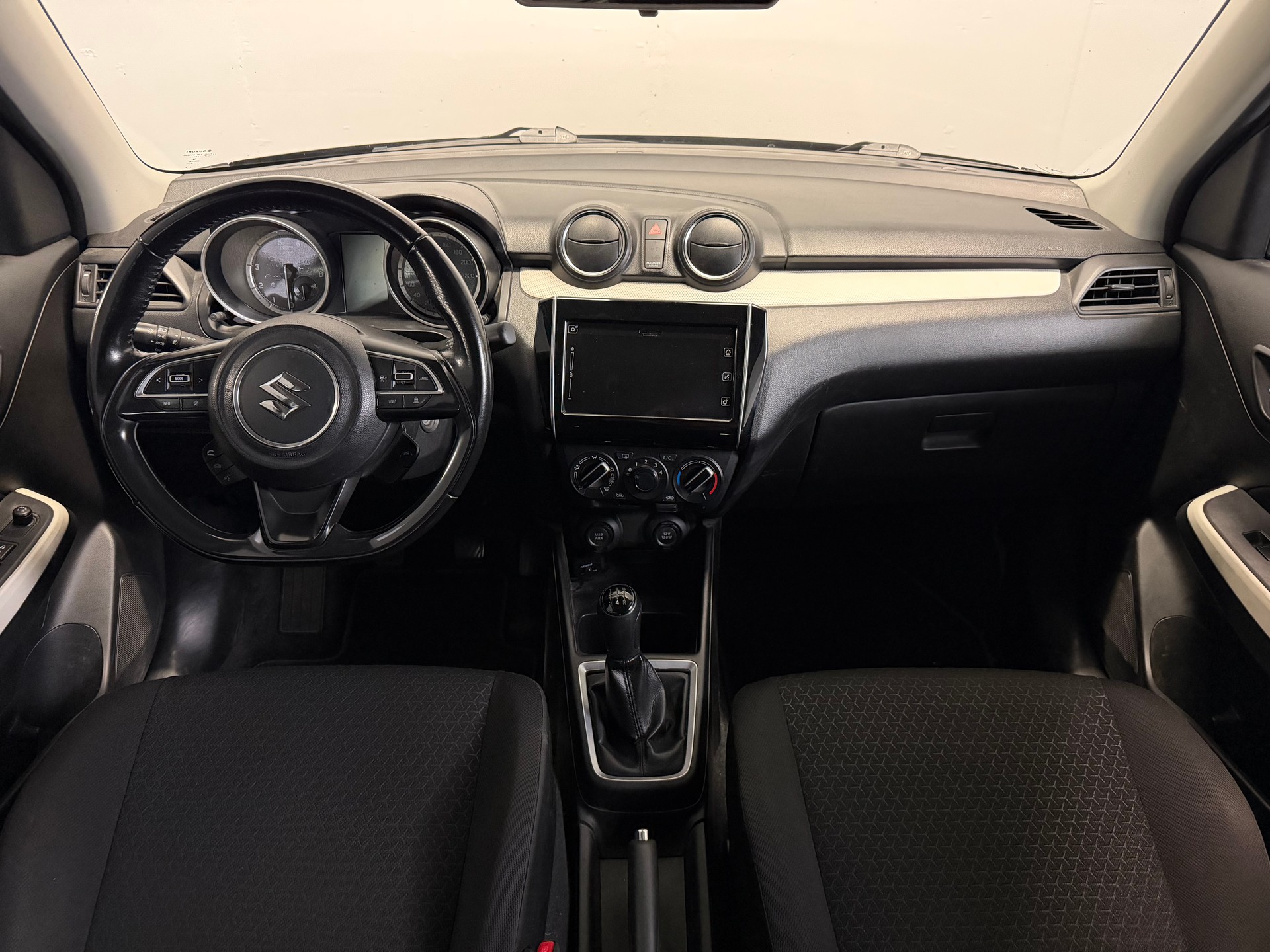 SUZUKI Swift 1.2 Compact Top 4x4 Hybrid-image-12