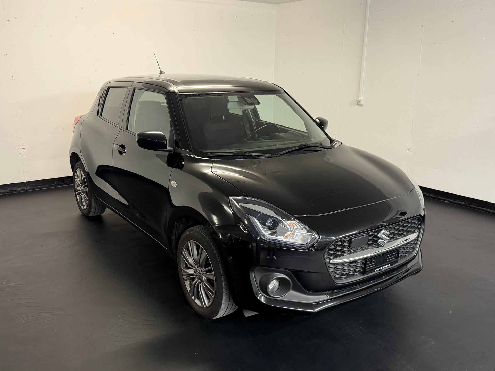 SUZUKI Swift 1.2 Compact Top 4x4 Hybrid-image-0