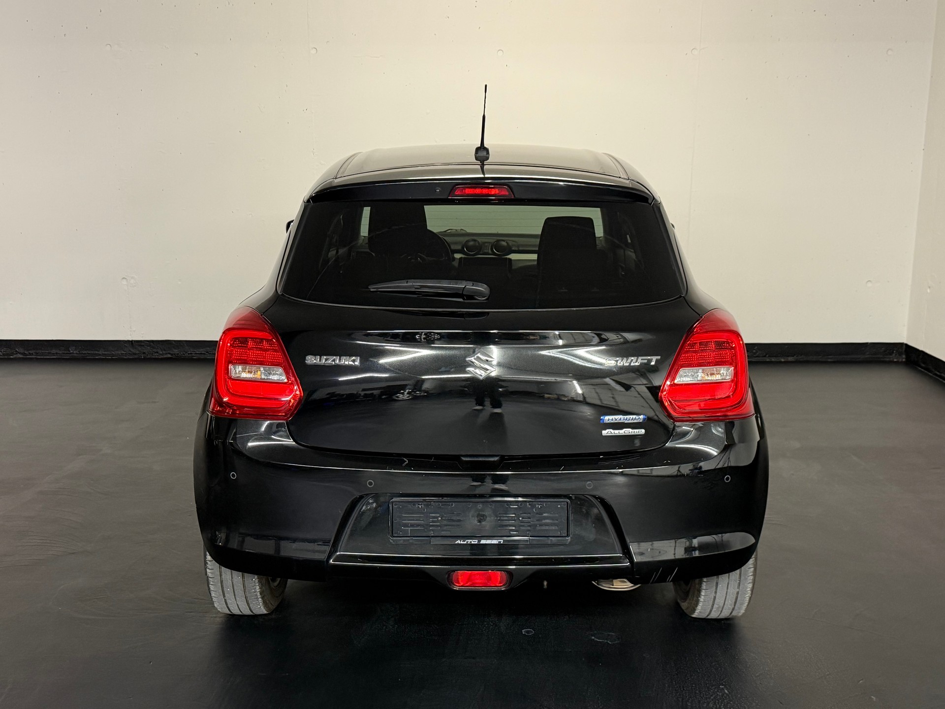 SUZUKI Swift 1.2 Compact Top 4x4 Hybrid-image-4