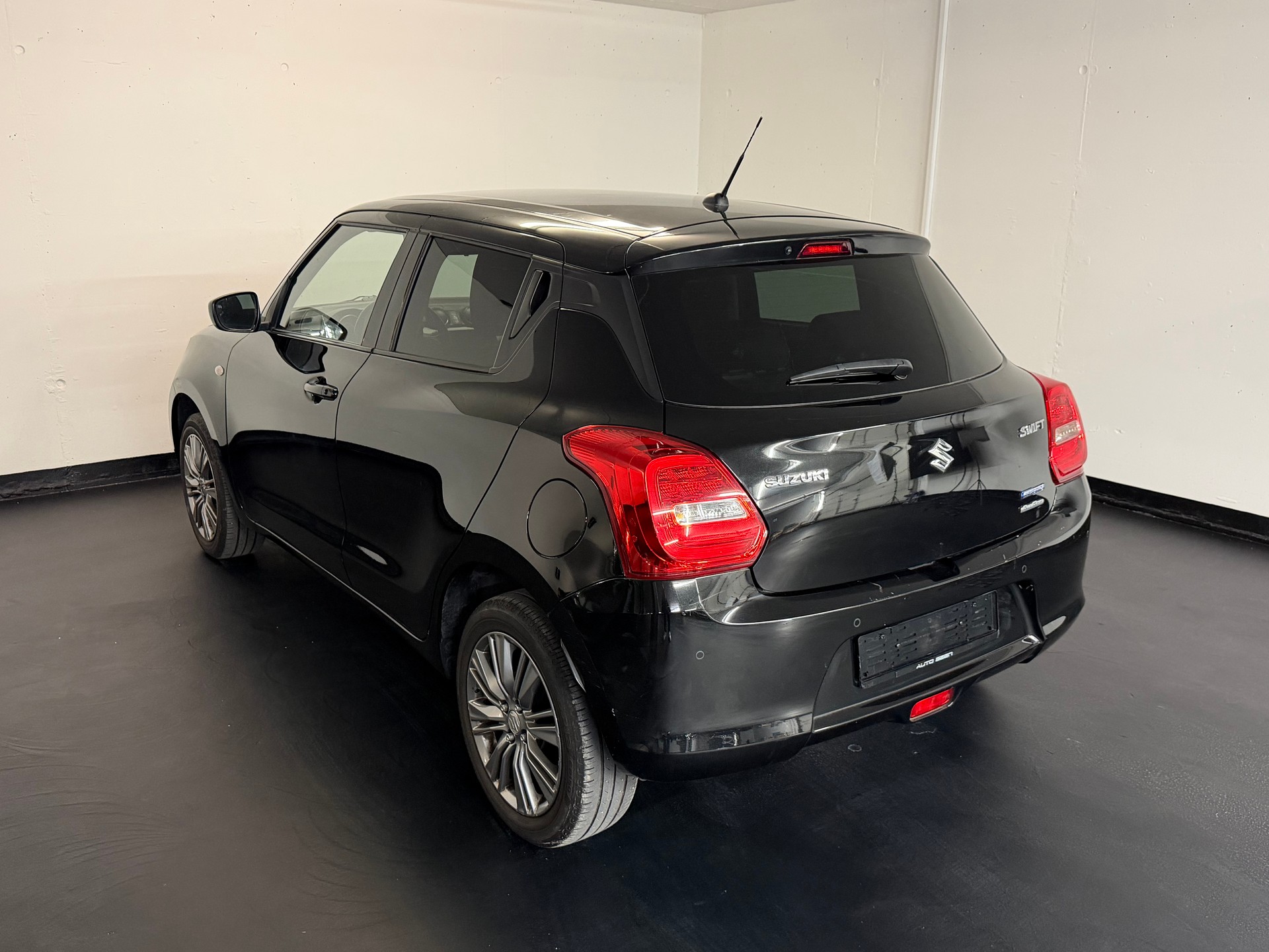 SUZUKI Swift 1.2 Compact Top 4x4 Hybrid-image-3