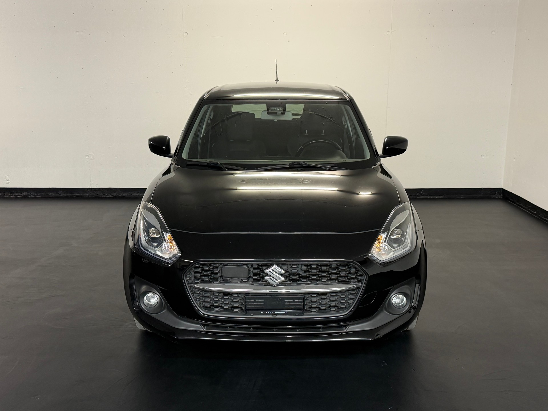 SUZUKI Swift 1.2 Compact Top 4x4 Hybrid-image-1