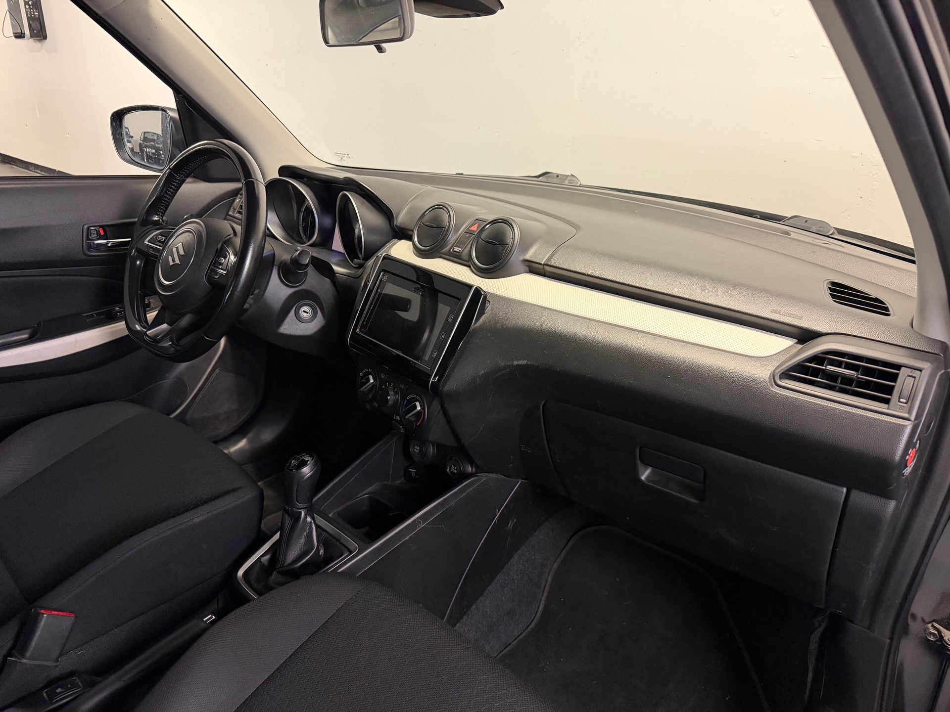 SUZUKI Swift 1.2 Compact Top 4x4 Hybrid-image-10