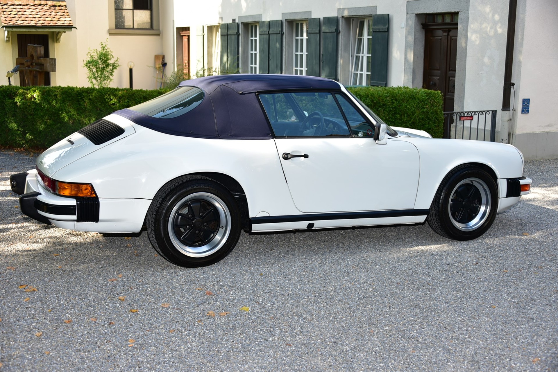 PORSCHE 911 Carrera Cabrio-image-1