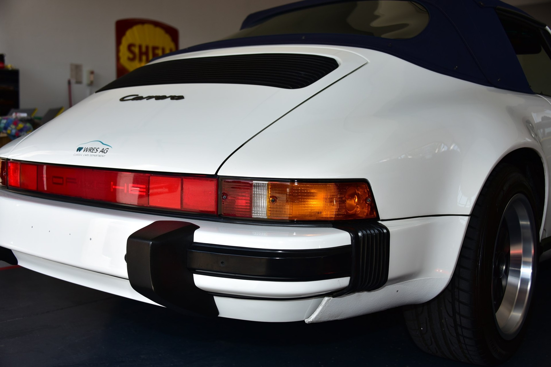 PORSCHE 911 Carrera Cabrio-image-12
