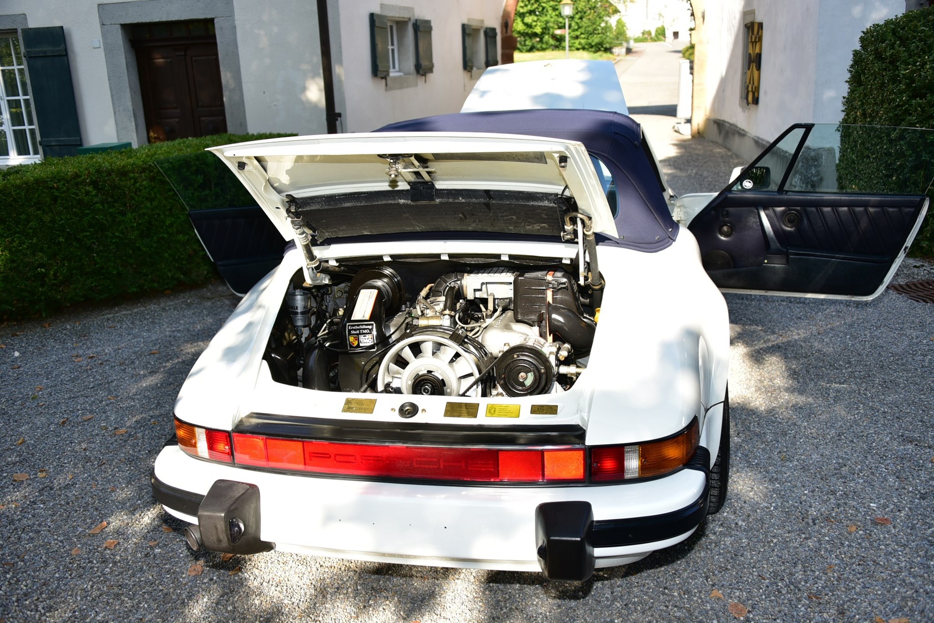 PORSCHE 911 Carrera Cabrio-image-4