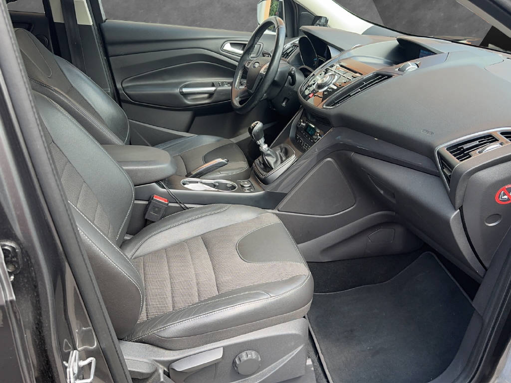 FORD Kuga 1.5 EcoB 150 Titanium S 2WD-image-9
