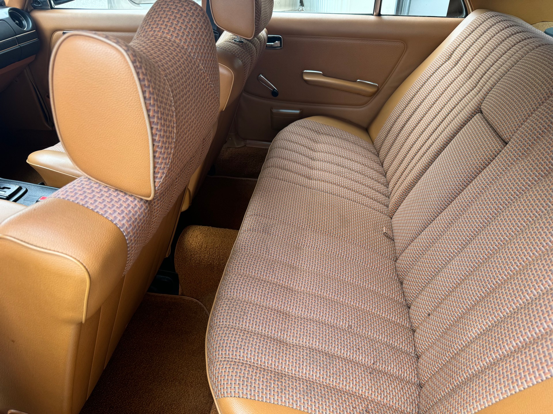 MERCEDES-BENZ 230-image-9