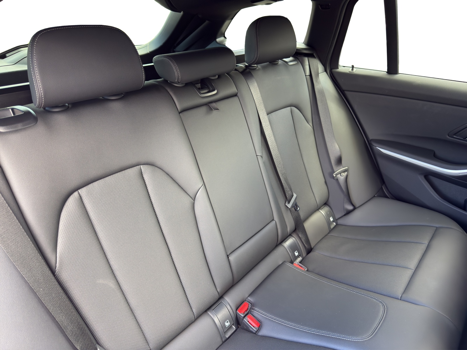 BMW 330d xDrive 48V Touring M Sport-image-15