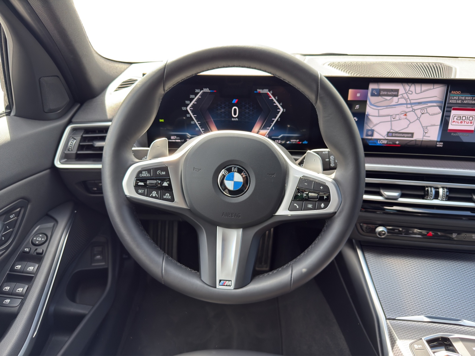 BMW 330d xDrive 48V Touring M Sport-image-10