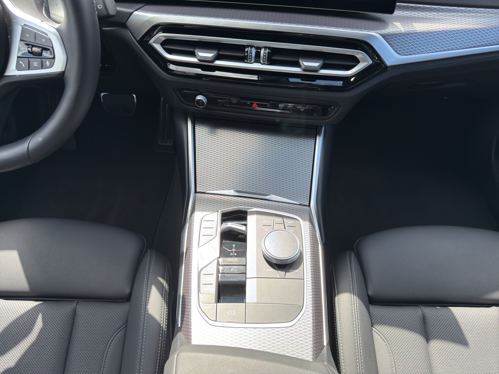 BMW 330d xDrive 48V Touring M Sport-image-12