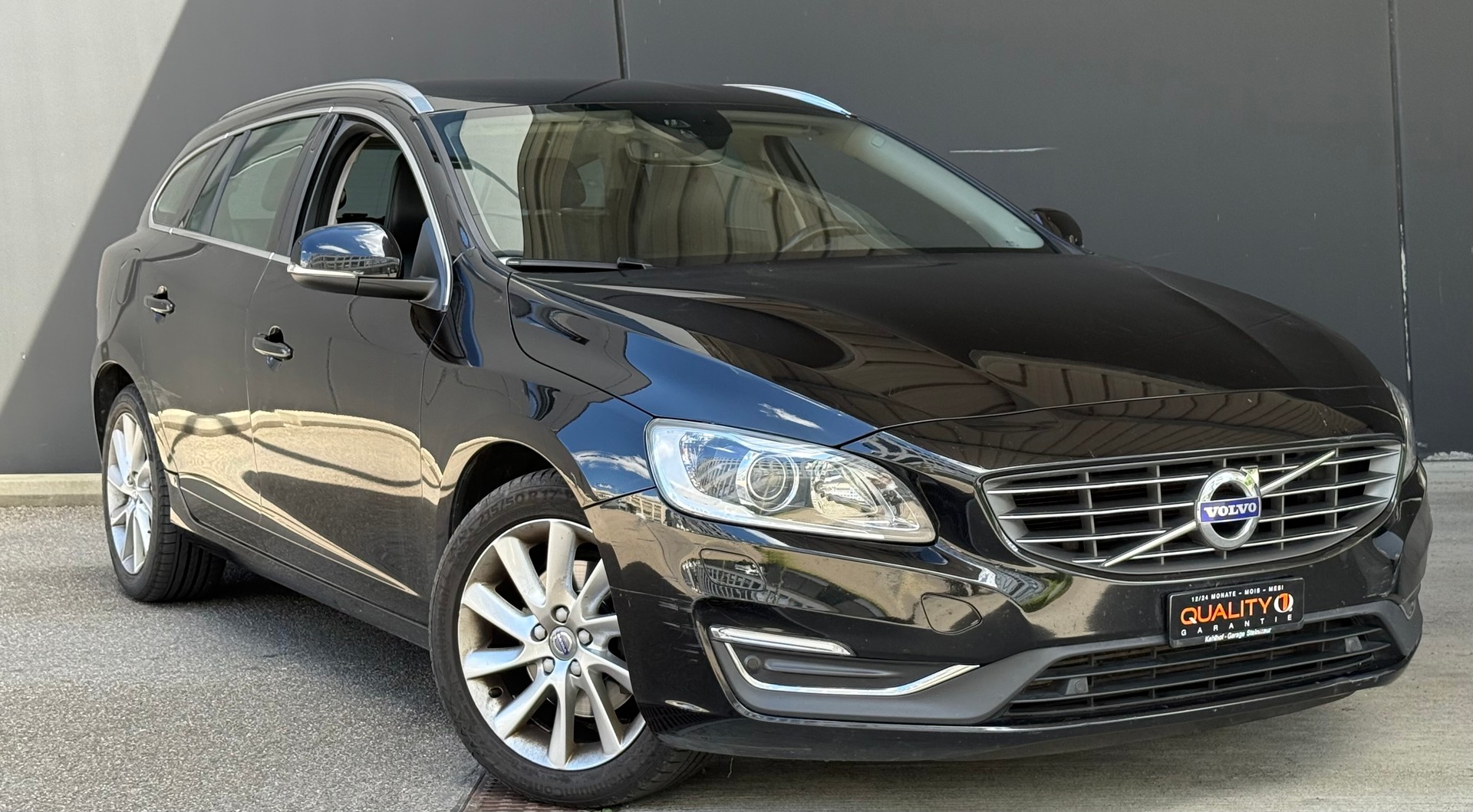 VOLVO V60 D4 Summum Geartronic-image-1
