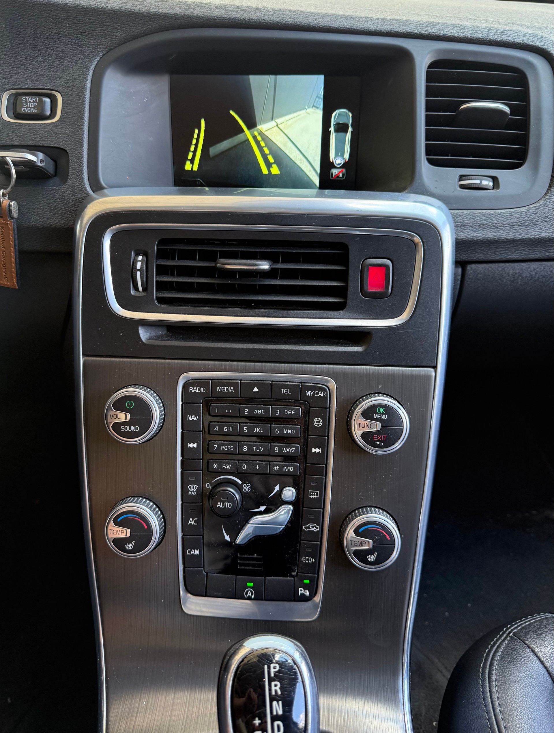 VOLVO V60 D4 Summum Geartronic-image-4