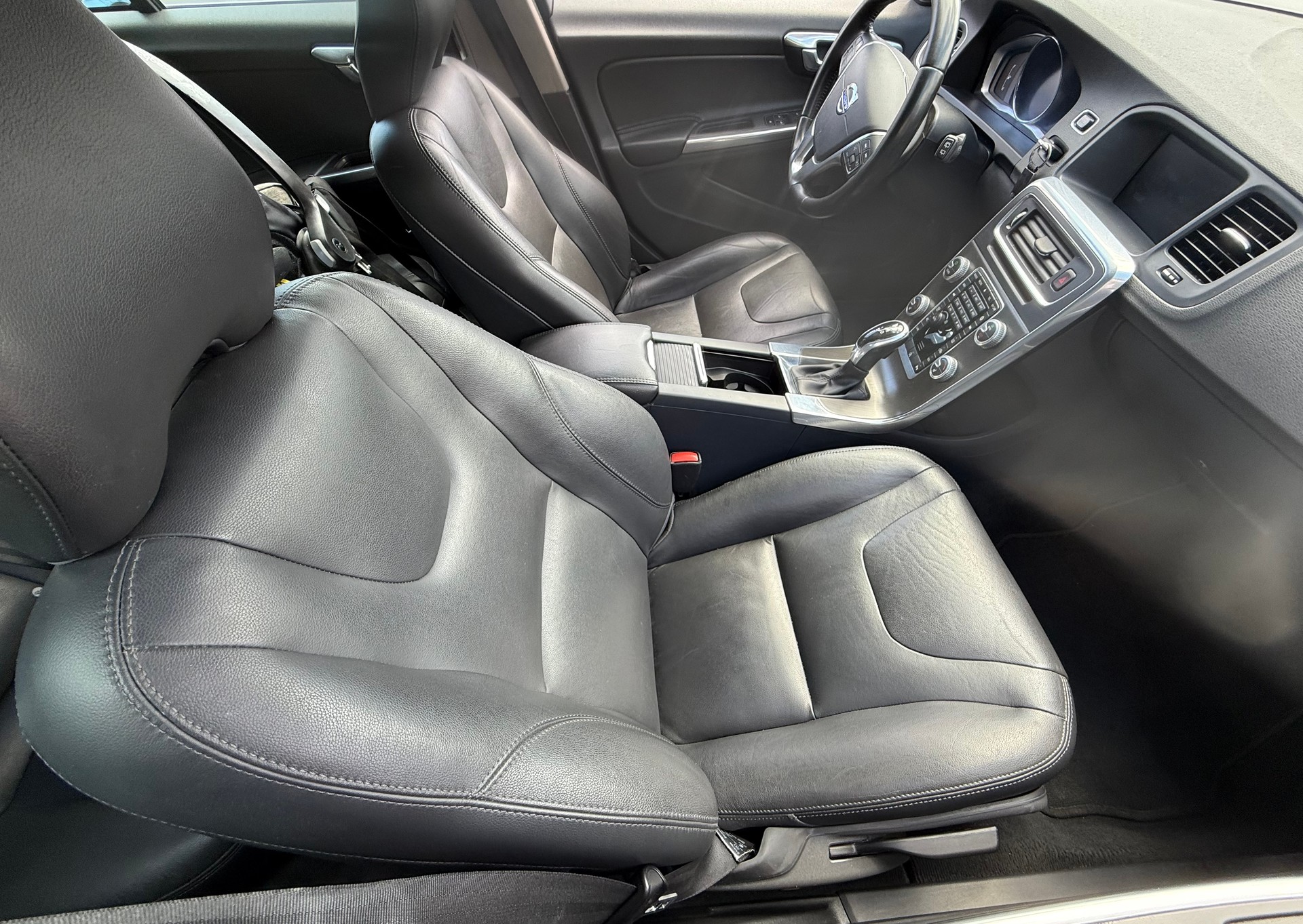VOLVO V60 D4 Summum Geartronic-image-5